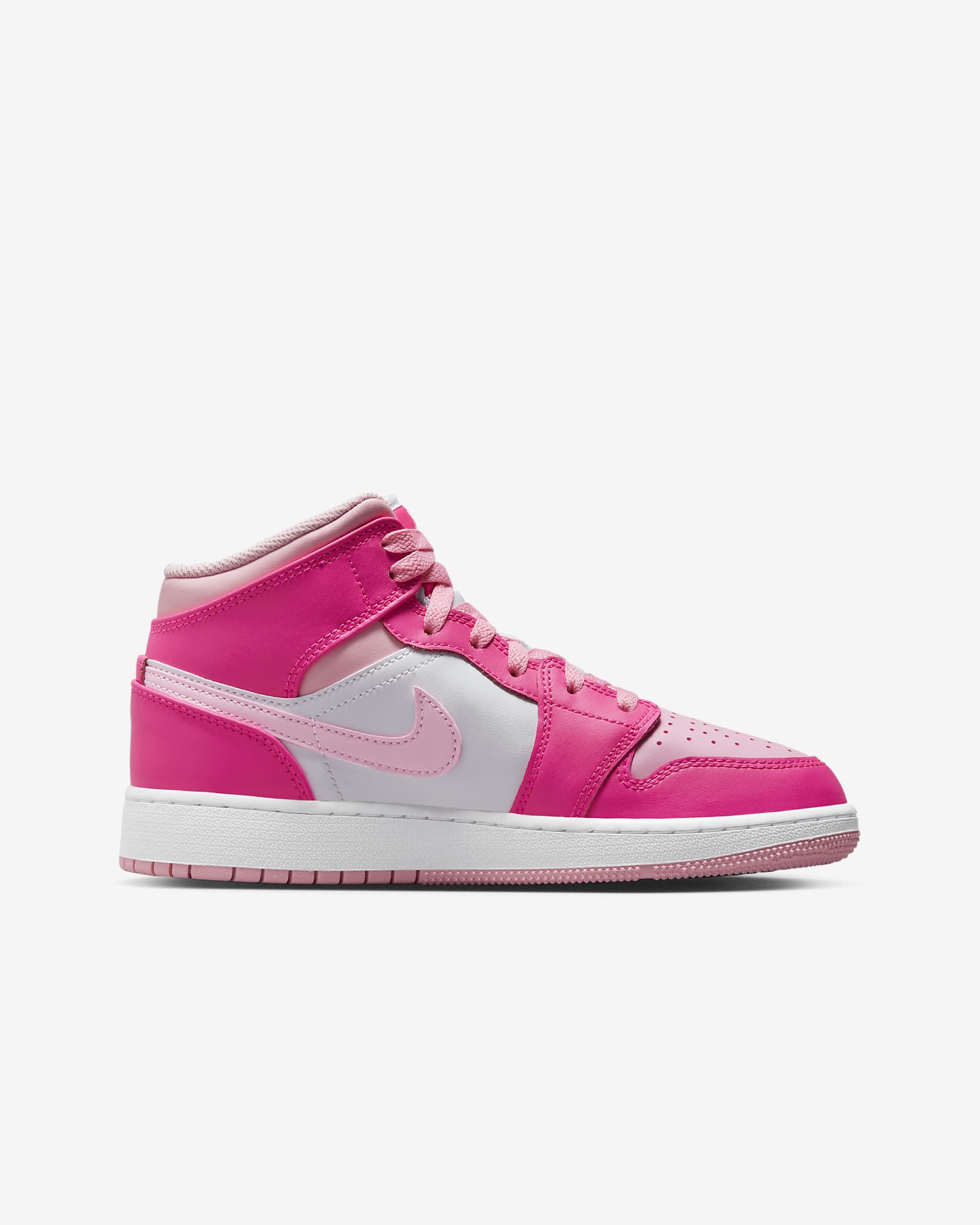 Air Jordan 1 Mid Older Kids' Shoes. Nike IL