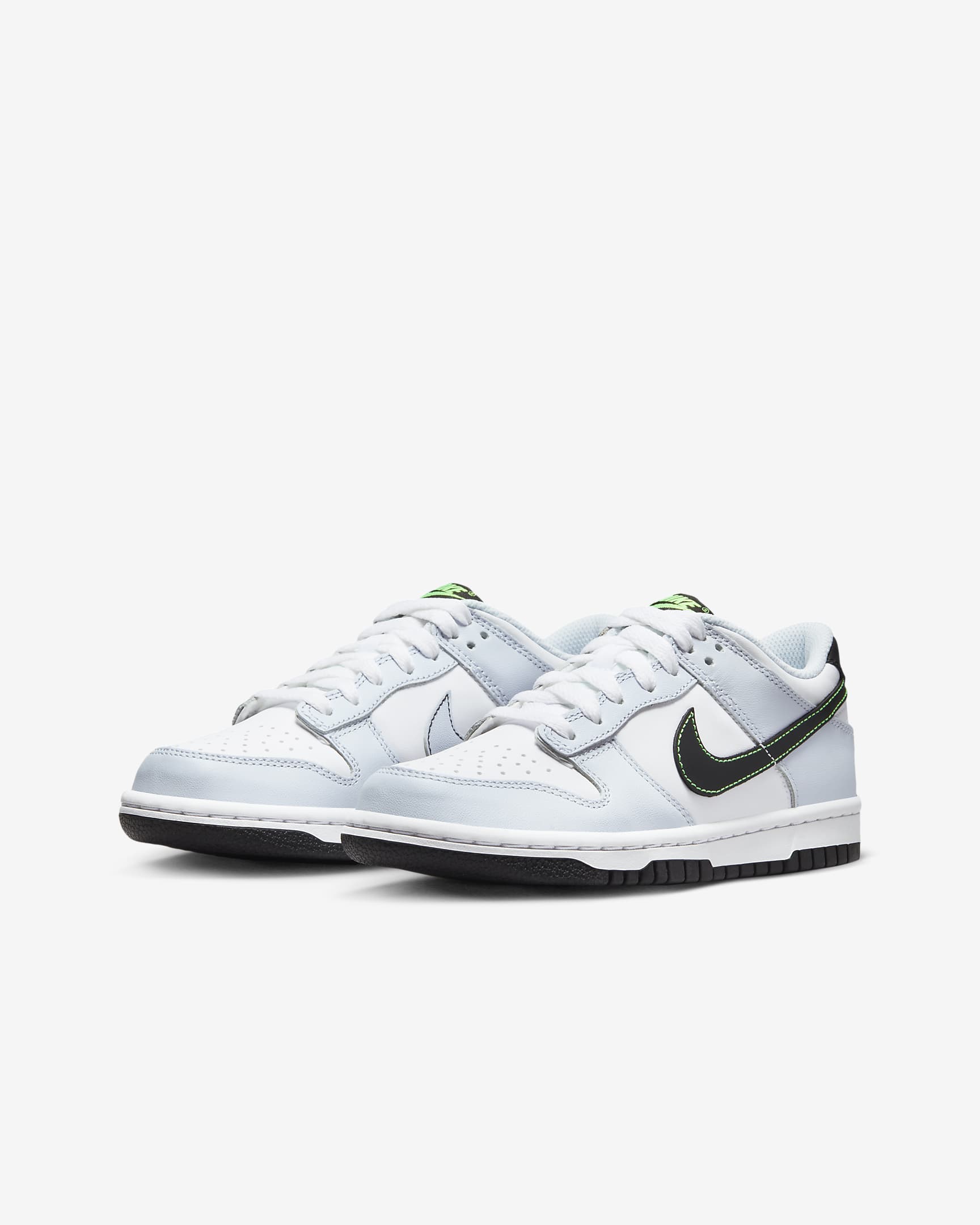 Nike Dunk Low cipő nagyobb gyerekeknek - Fehér/Football Grey/Green Strike/Fekete