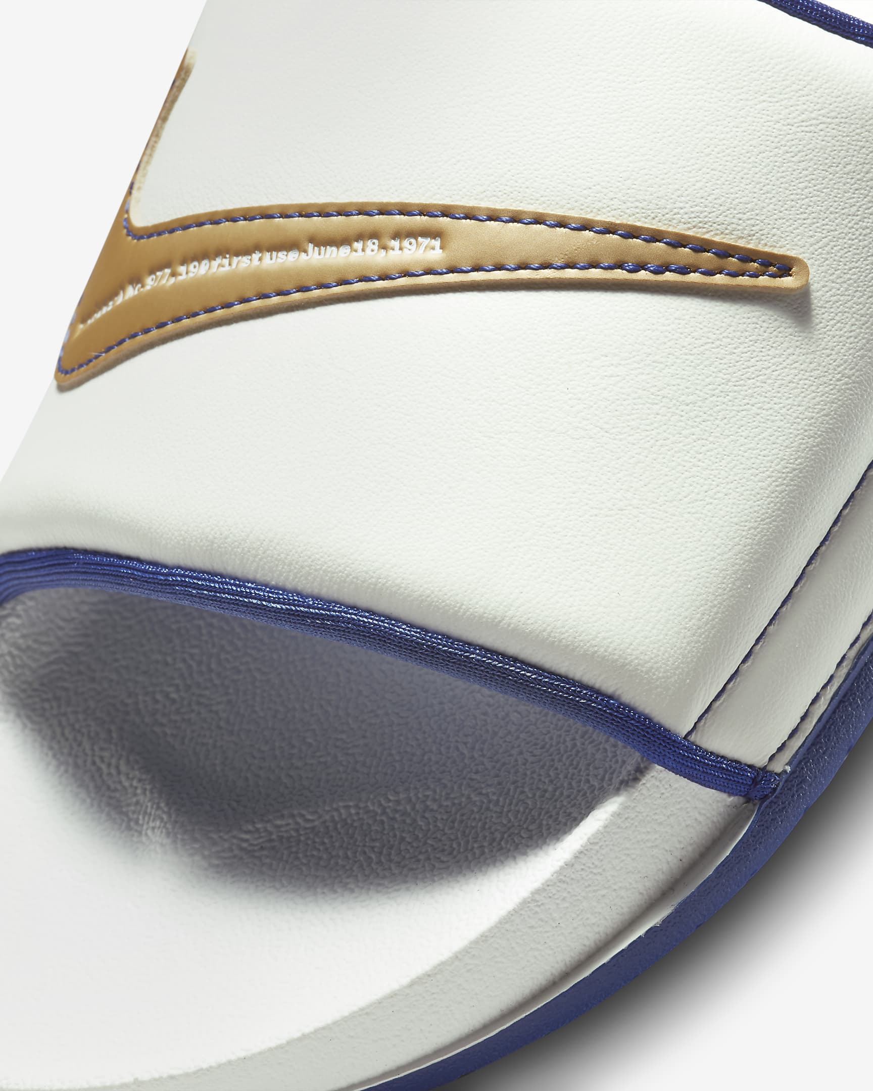 red gucci jelly sandals