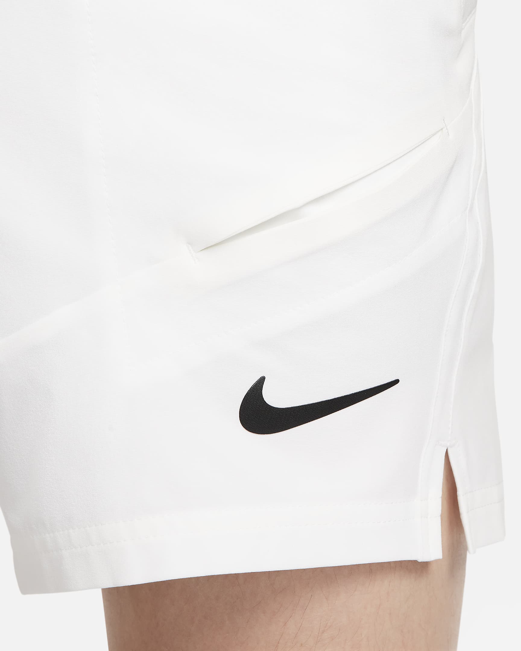 กางเกงเทนนิสขาสั้น 7 นิ้วผู้ชาย Dri-FIT NikeCourt Advantage - ขาว/ขาว/ดำ