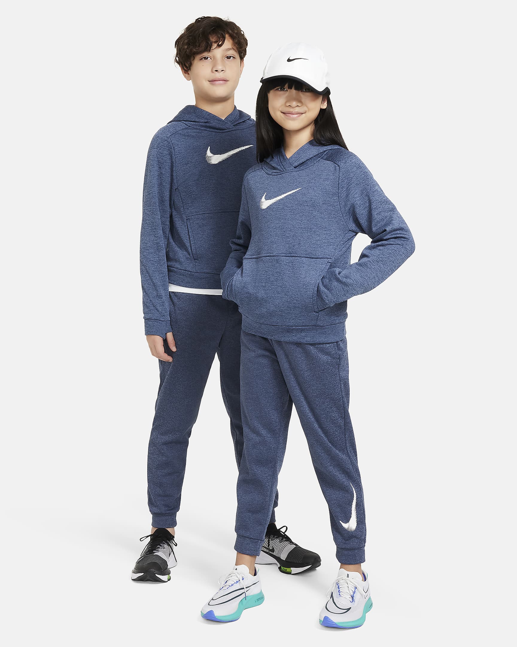 Nike Multi+ Older Kids' Therma-FIT Pullover Hoodie. Nike RO