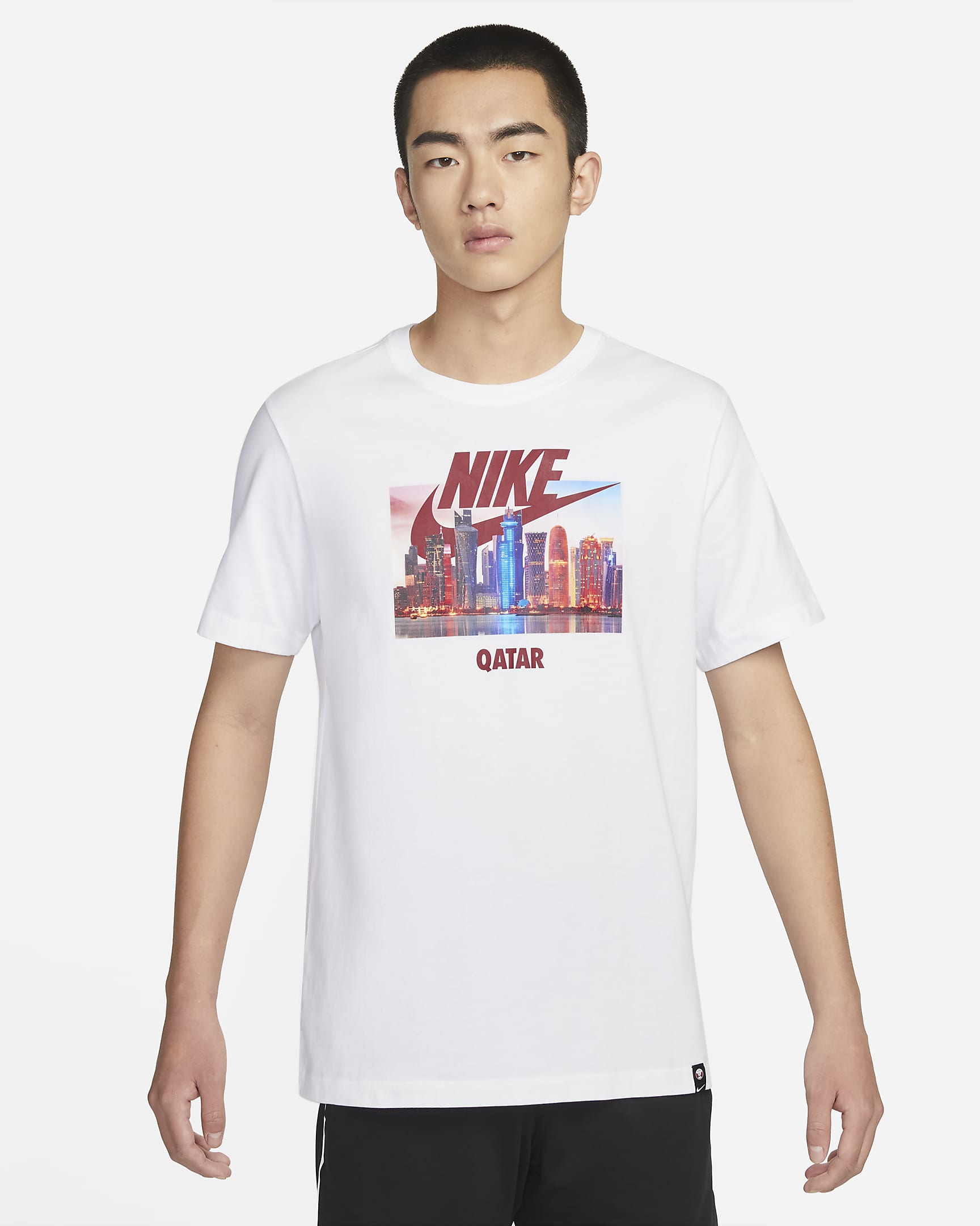 Qatar Men's Graphic T-Shirt. Nike BE