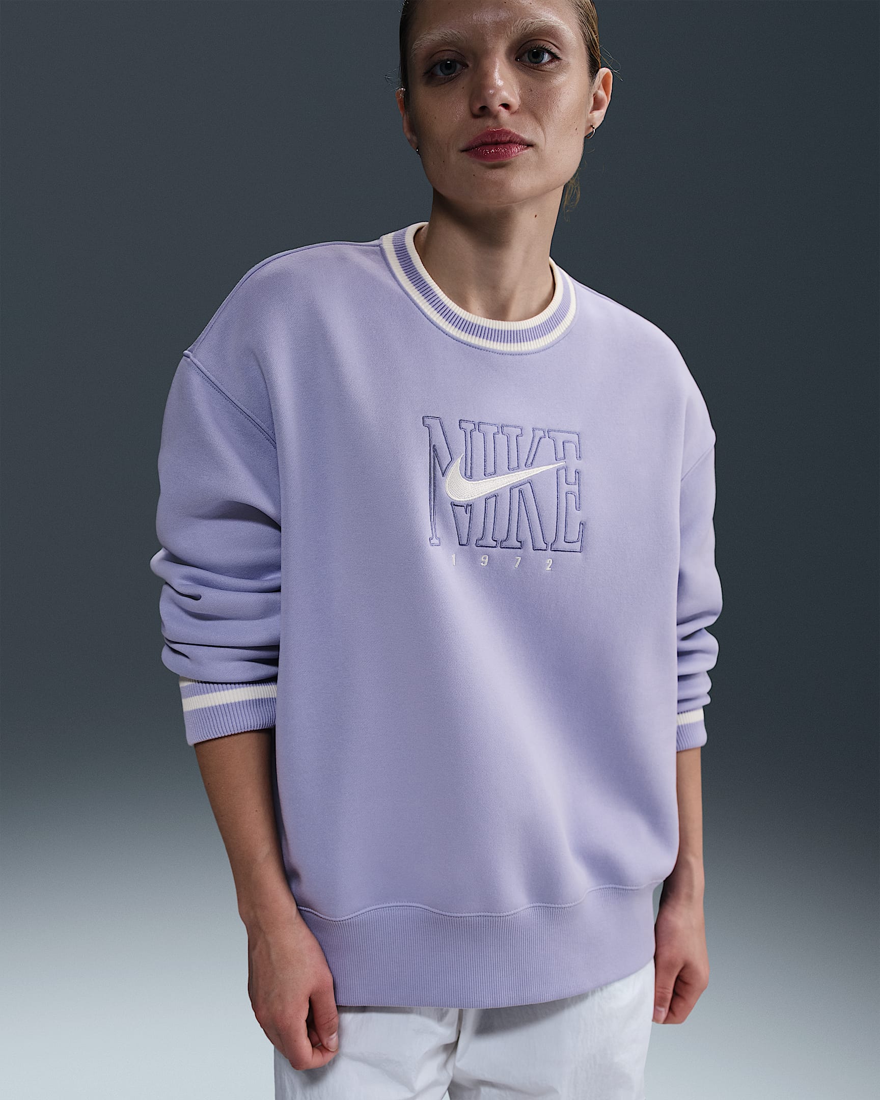 Nike Sportswear Phoenix Fleece Women's Oversized Graphic Crew-Neck Sweatshirt - Lilac Ice