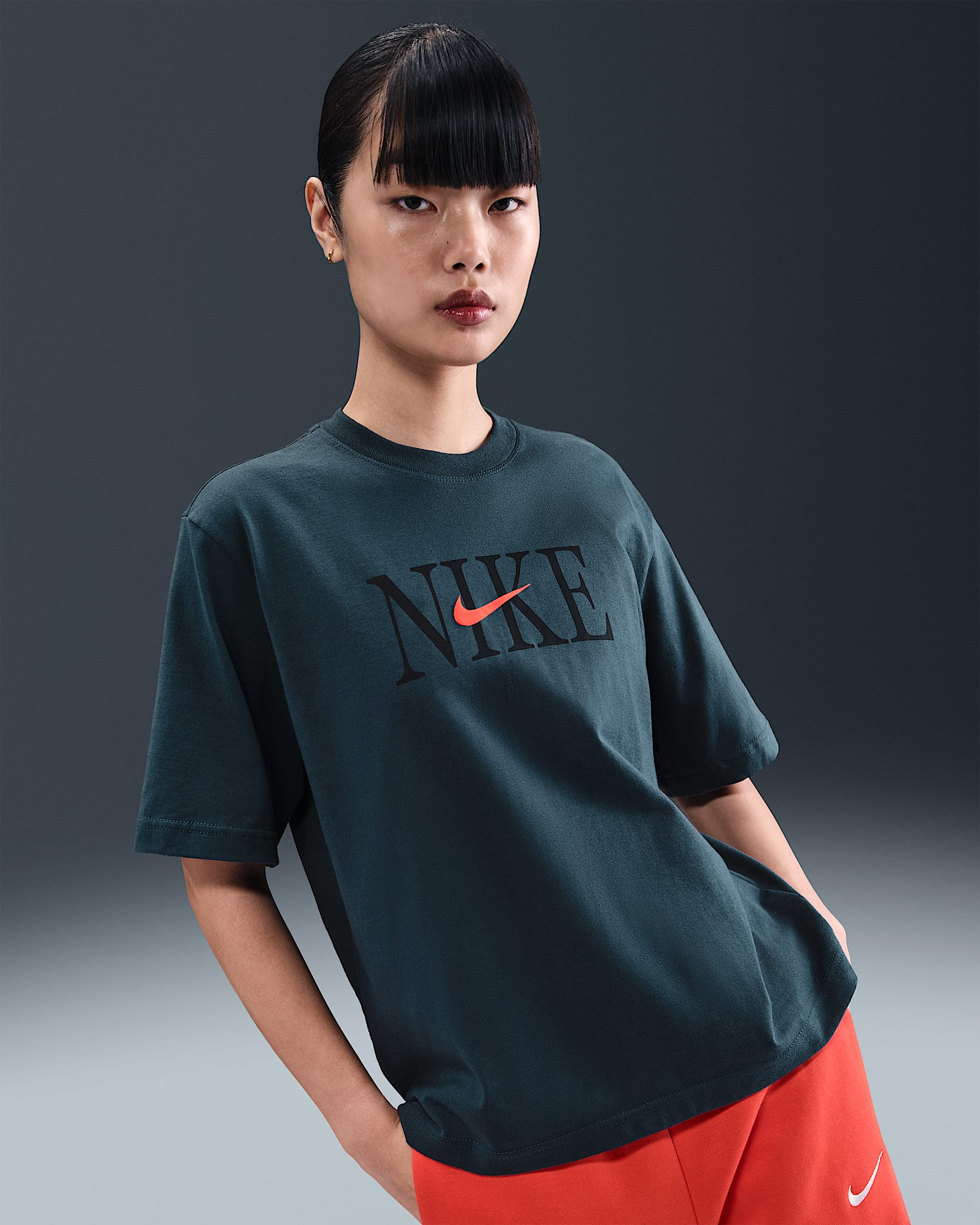 Nike Sportswear Essential Women's Boxy T-Shirt - Armory Navy/Picante Red
