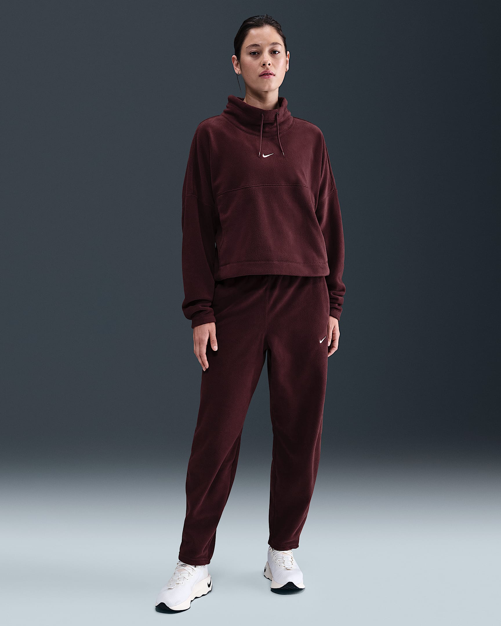 Pants de tejido Fleece Therma-FIT de tiro medio para mujer Nike One - Burdeos enérgico/Blanco