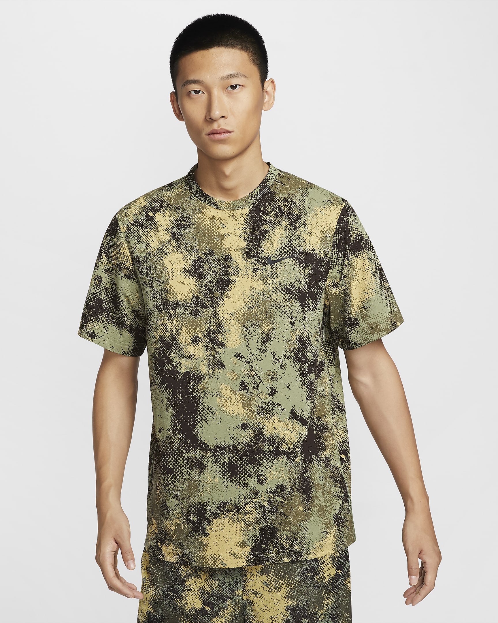 เสื้อฟิตเนสแขนสั้นผู้ชาย Dri-FIT Nike Hyverse - Oil Green/ดำ/ดำ