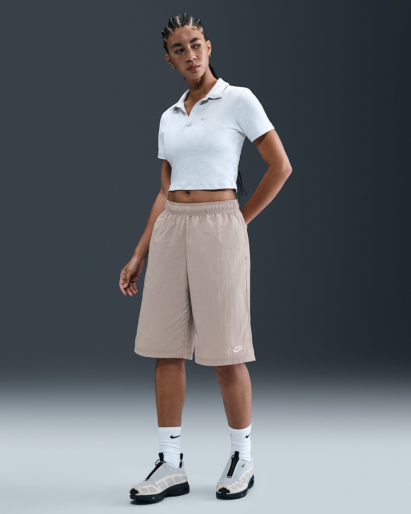 Nike Sportswear knelang shorts med ledig passform og mellomhøyt liv til dame - College Grey/Sail