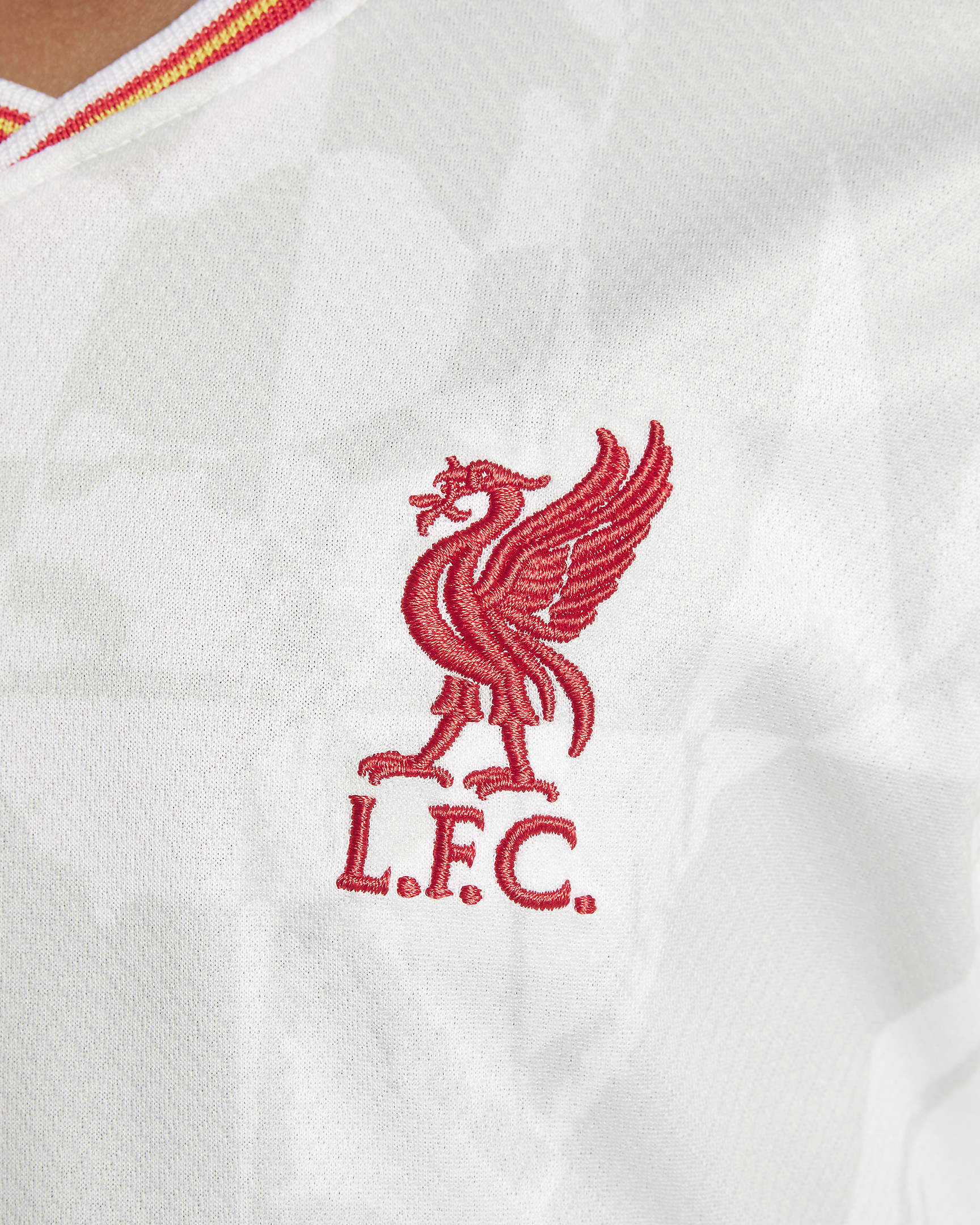 Replika fotbalové trojdílné soupravy Nike Liverpool FC Stadium 2024/25 pro malé děti, třetí - Bílá/Pure Platinum/Černá/Global Red