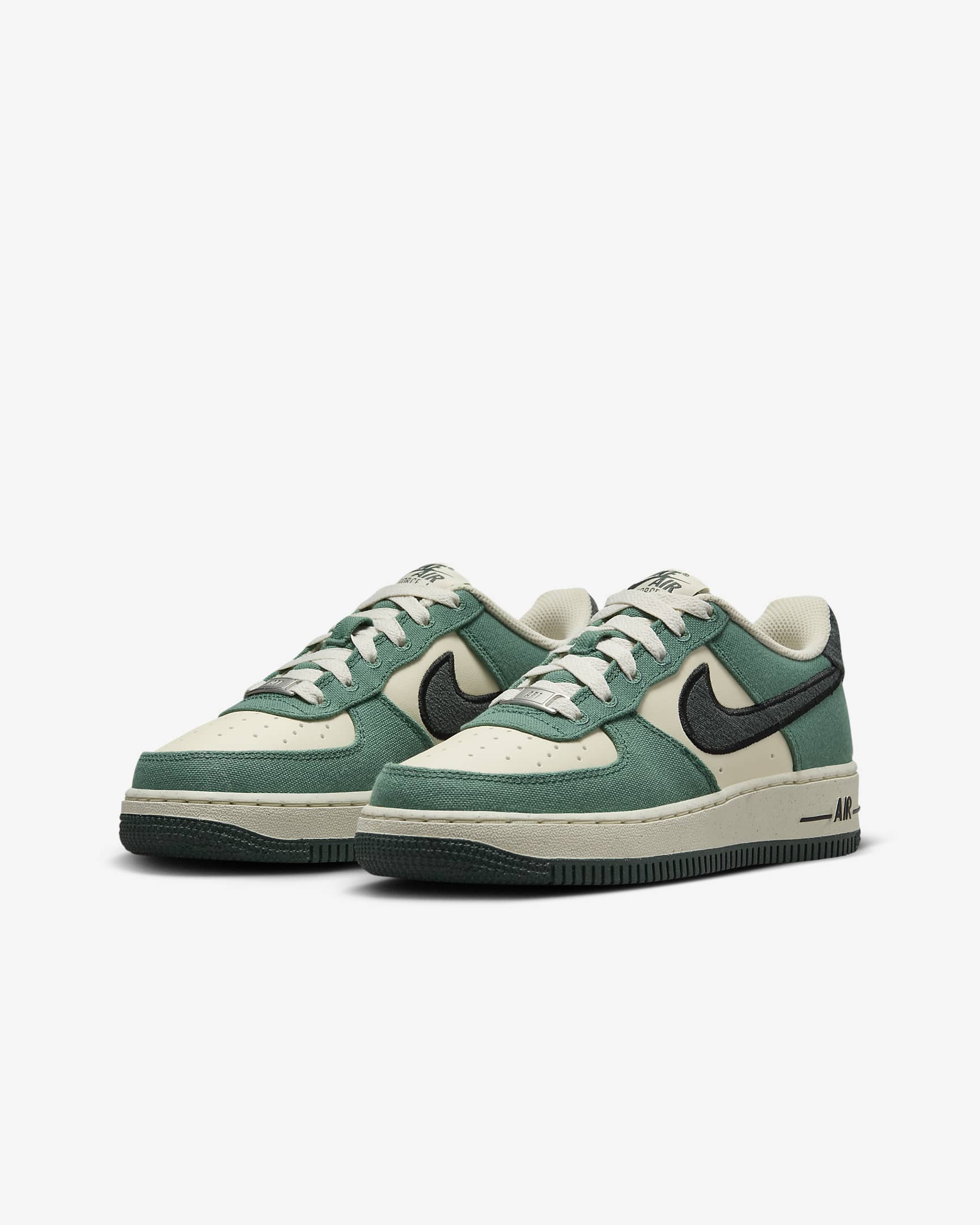 Tenis para niños grandes Nike Air Force 1 LV8 - Leche de coco/De costa a costa/Marrón oscuro goma/Verde vintage