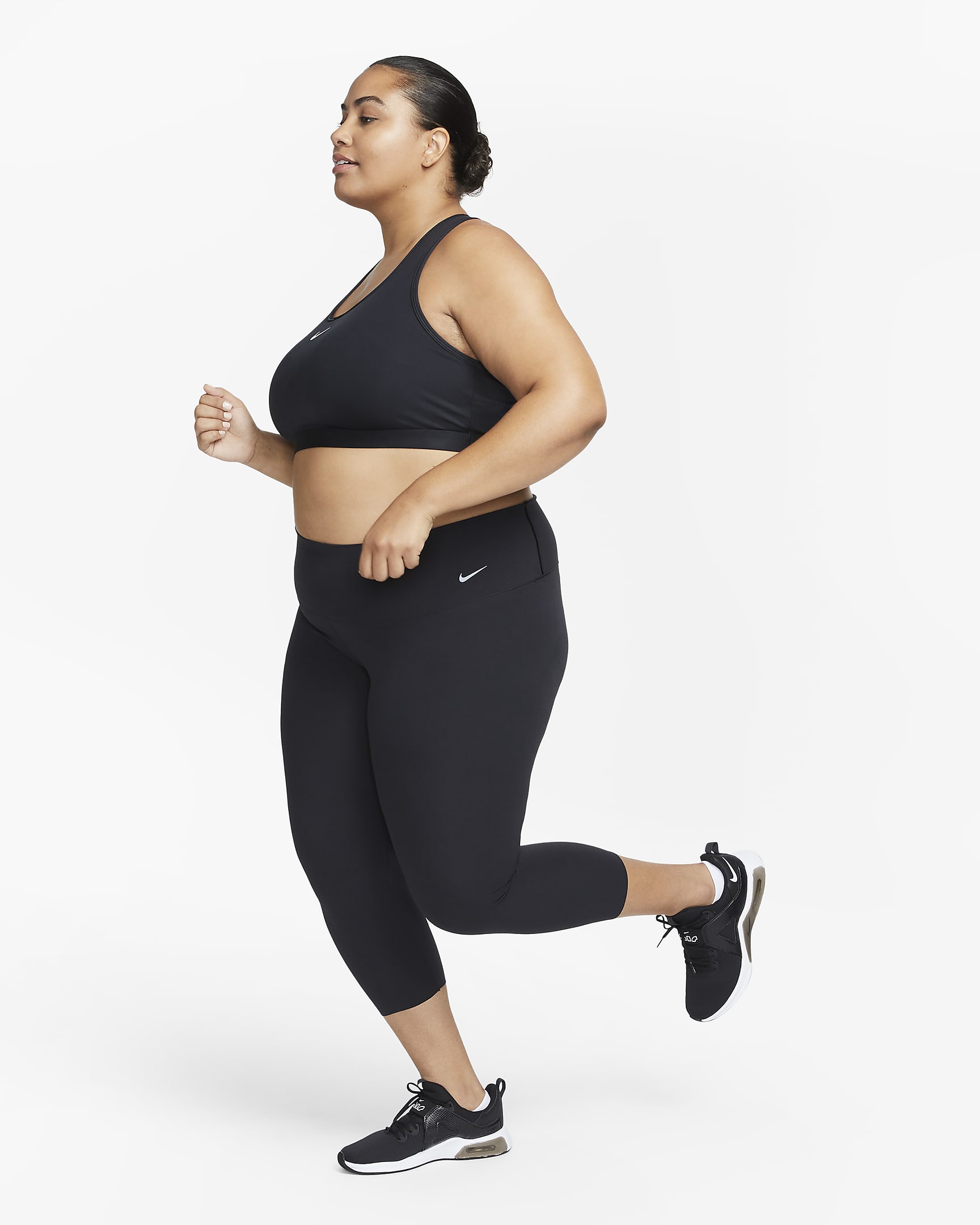 Nike Swoosh-sports-bh med medium støtte til kvinder (plus size) - sort/hvid