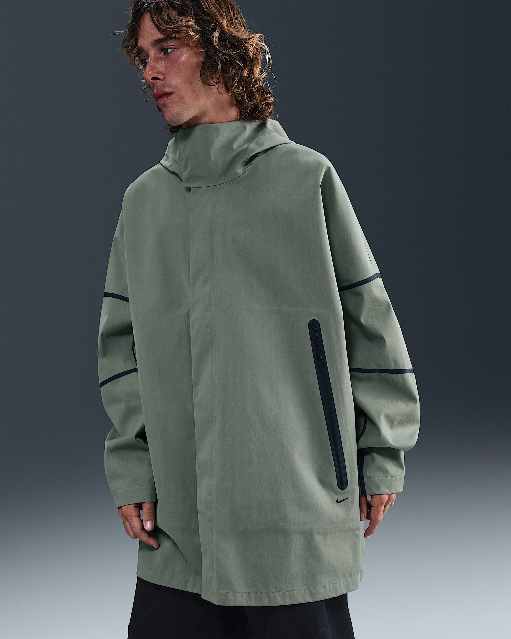 Nike Tech Storm-FIT ADV Schlechtwetterparka (Herren) - Clay Green/Schwarz