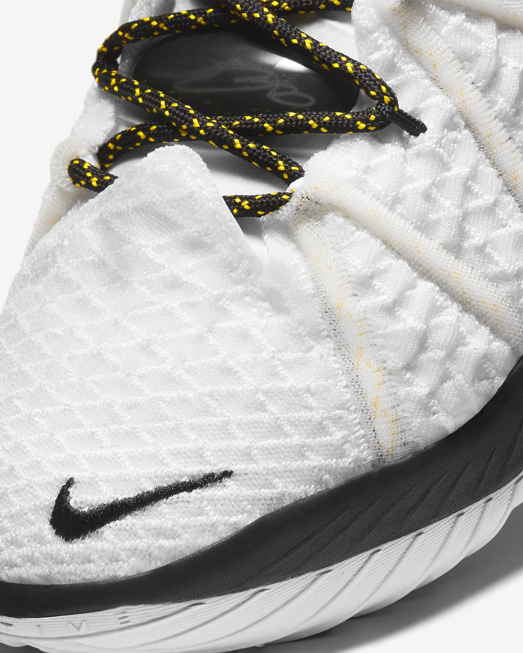 Calzado de básquetbol LeBron 18 “White/Black/Gold” - Blanco/Amarillo/Negro