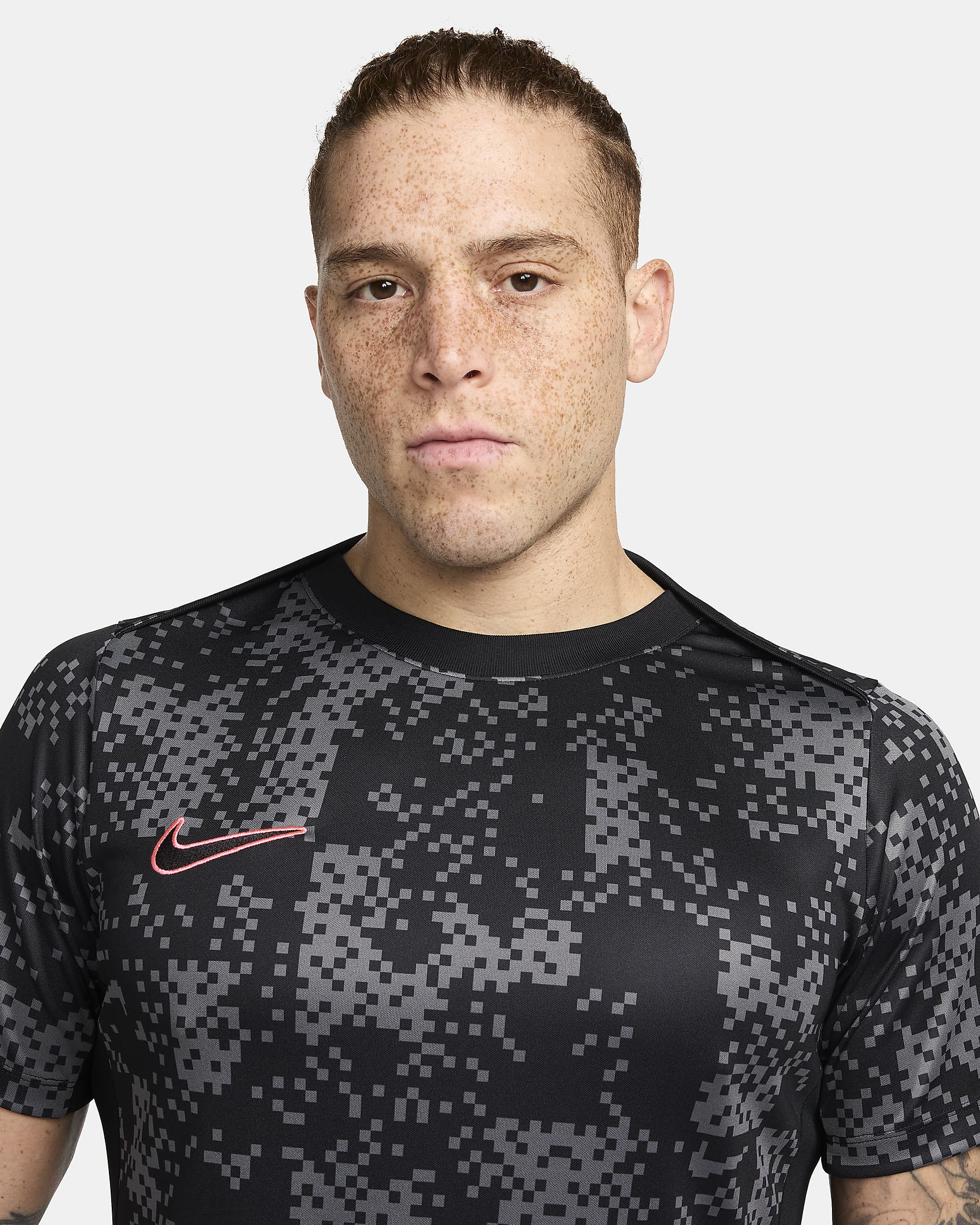 Męska koszulka piłkarska z krótkim rękawem i grafiką Dri-FIT Nike Academy Pro - Iron Grey/Czerń/Czerń