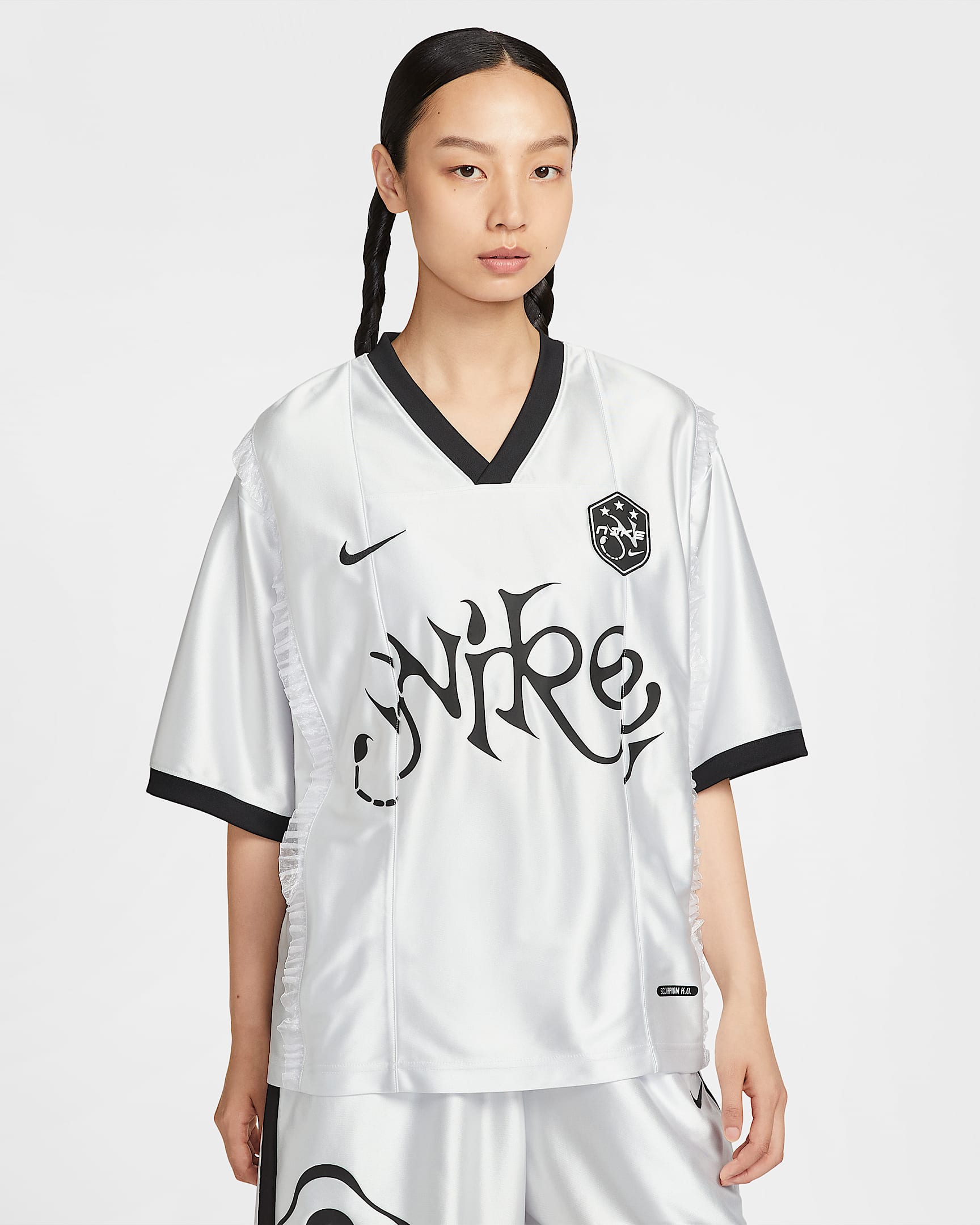 ナイキ スポーツウェア ウィメンズ ショートスリーブ グラフィック ジャージー トップ - メタリックシルバー