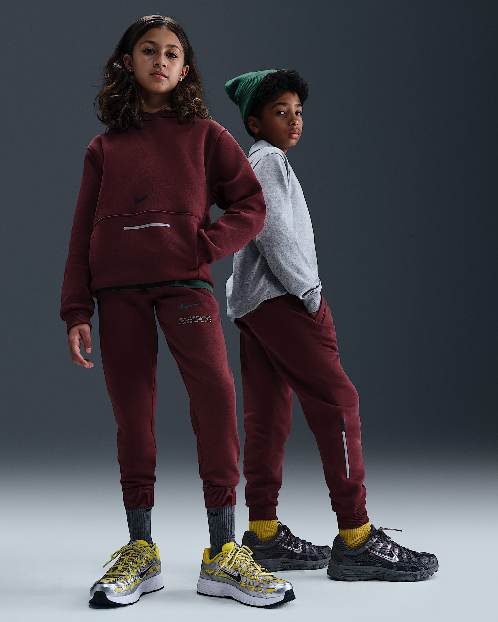 Nike Sportswear Club Fleece szabadidőnadrág nagyobb gyerekeknek - Dark Team Red/Dark Team Red/Fekete