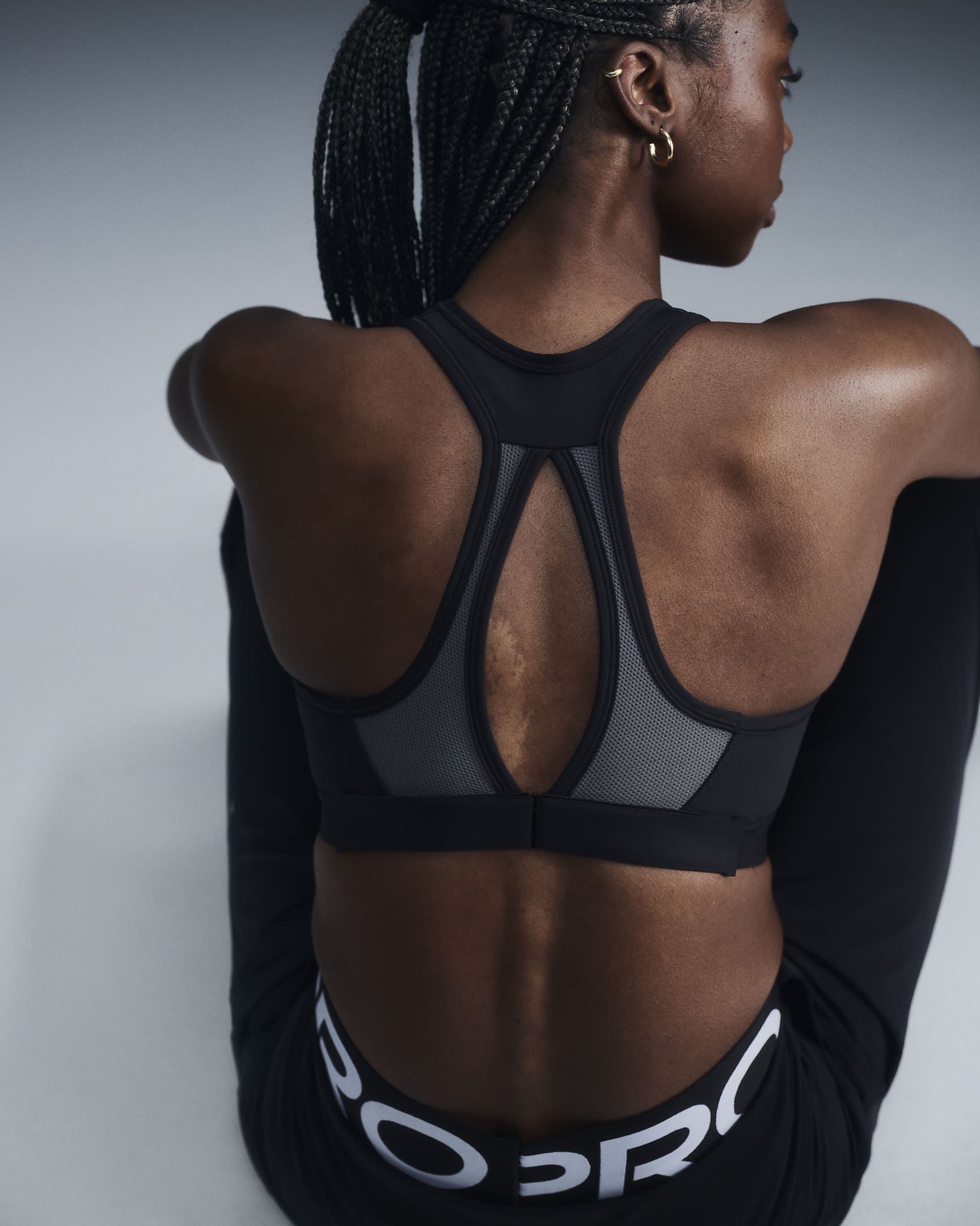 Nike Swoosh High-Support Women's Non-Padded Adjustable Sports Bra - Black/Iron Grey/White