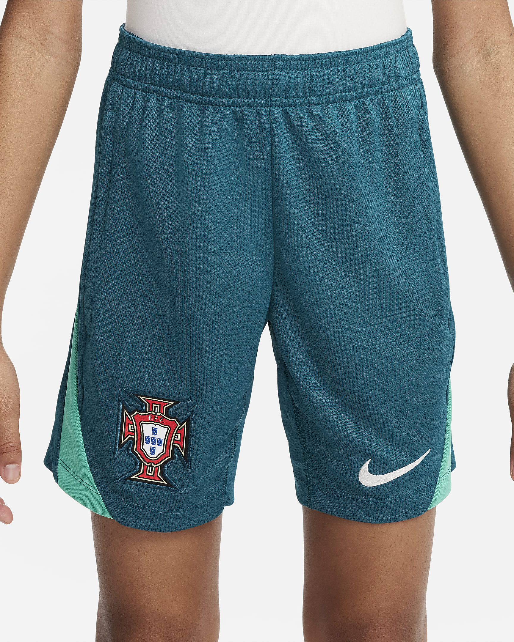 Maskinstrikkede Portugal Strike Nike Dri-FIT-fodboldshorts til større børn - Geode Teal/Kinetic Green/Sail