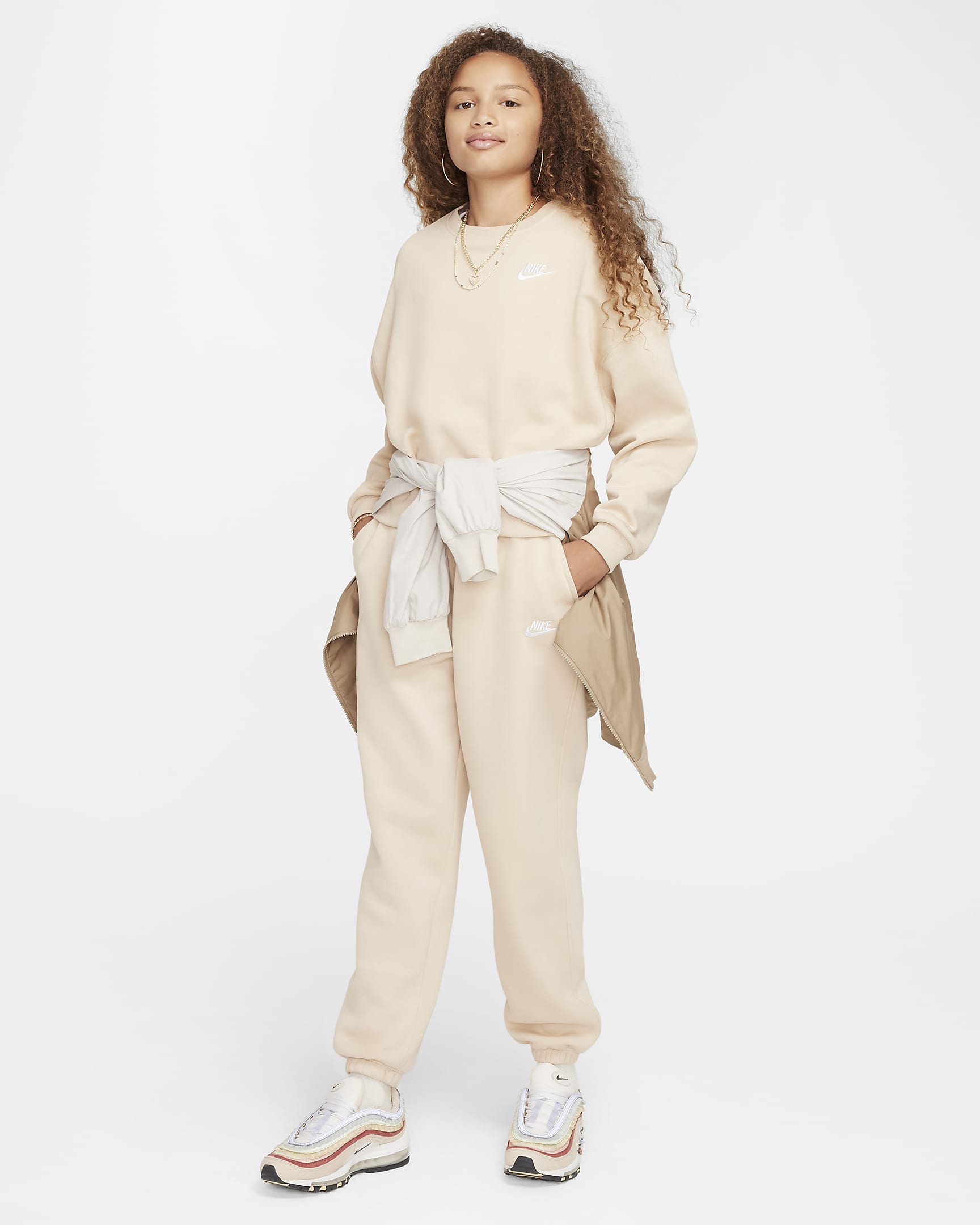 Sweat ample à col ras-du-cou Nike Sportswear Club Fleece pour fille - Sanddrift/Blanc