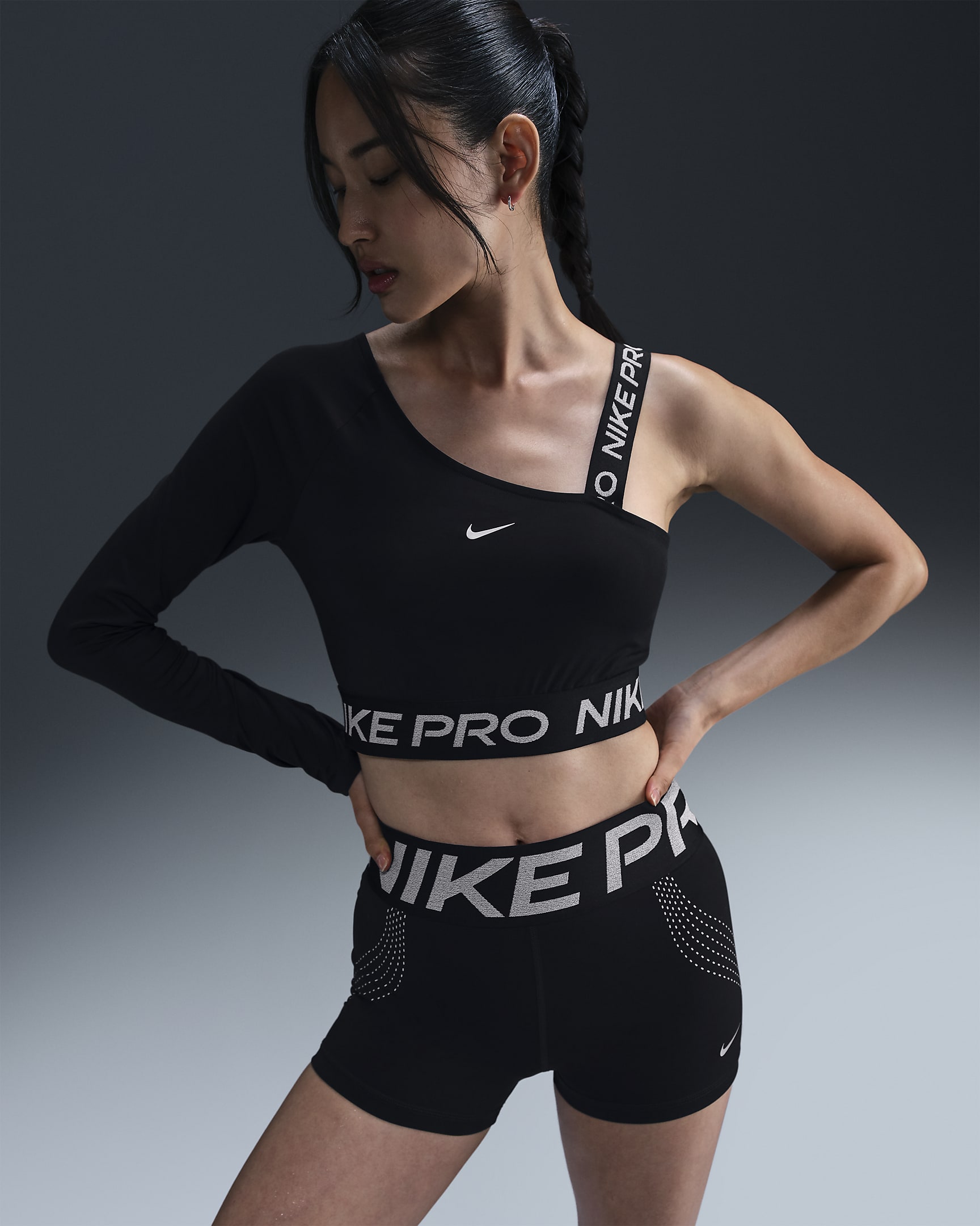 Nike Pro Shine asymmetrische croptop met Dri-FIT voor dames - Zwart