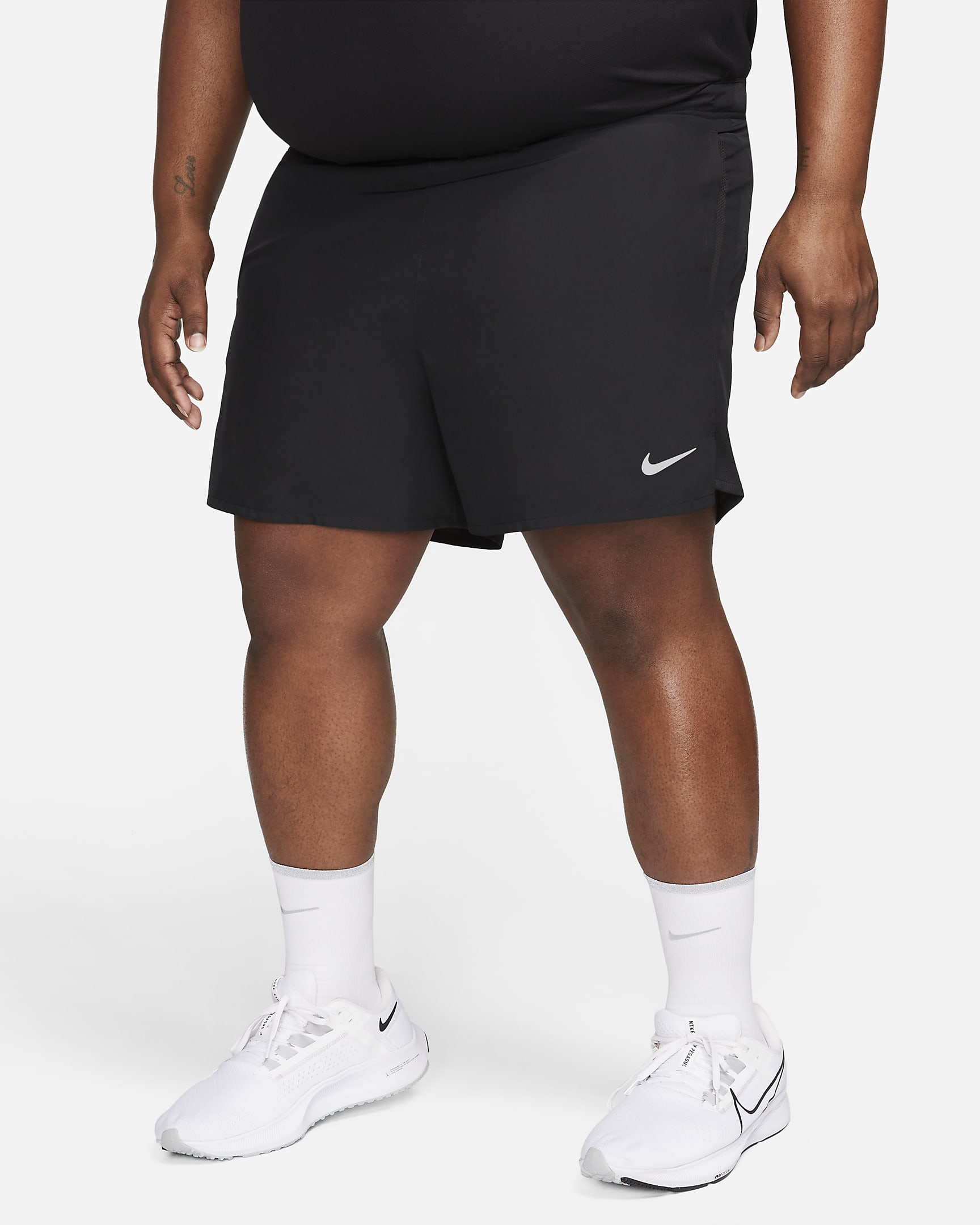 Nike Challenger Dri-FIT 13 cm-es, belső rövidnadrággal bélelt férfi futórövidnadrág - Fekete/Fekete/Fekete