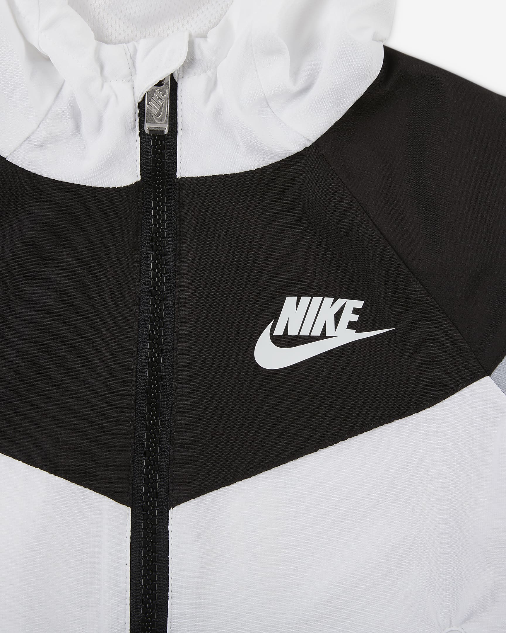 Chamarra con cierre completo para niños talla pequeña Nike Sportswear Windrunner - Blanco