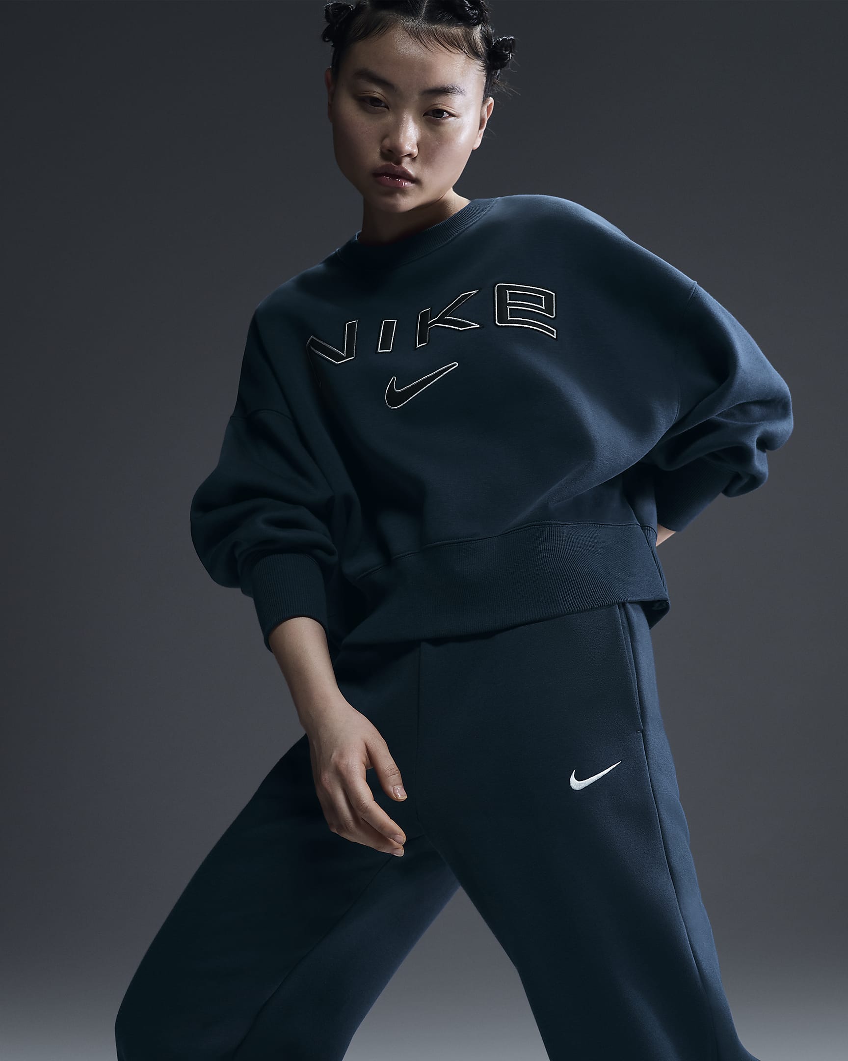 Dámská volnější mikina Nike Sportswear Phoenix Fleece s kulatým výstřihem a logem - Armory Navy/Photon Dust/Černá