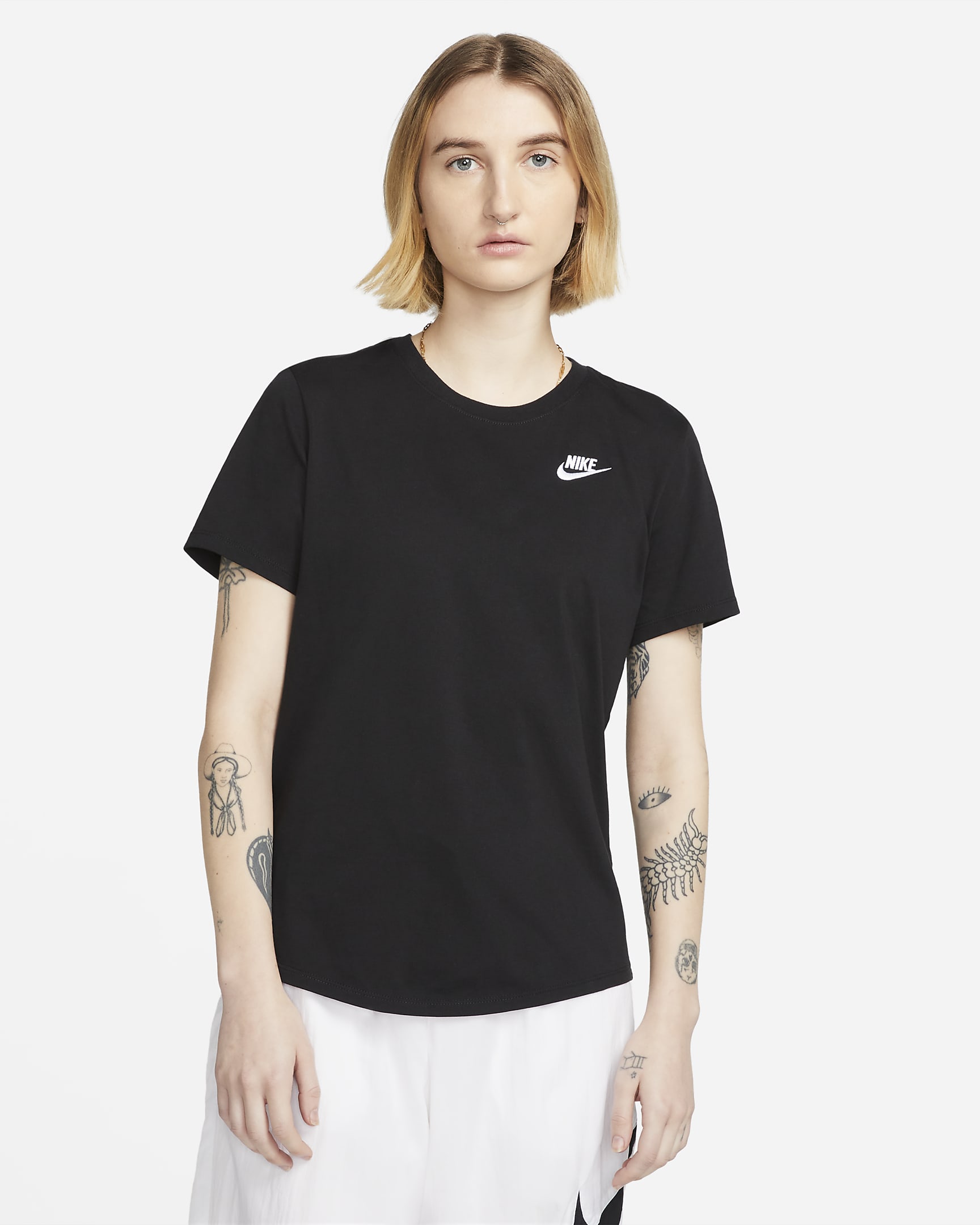 Playera para mujer Nike Sportswear Club Essentials - Negro/Blanco