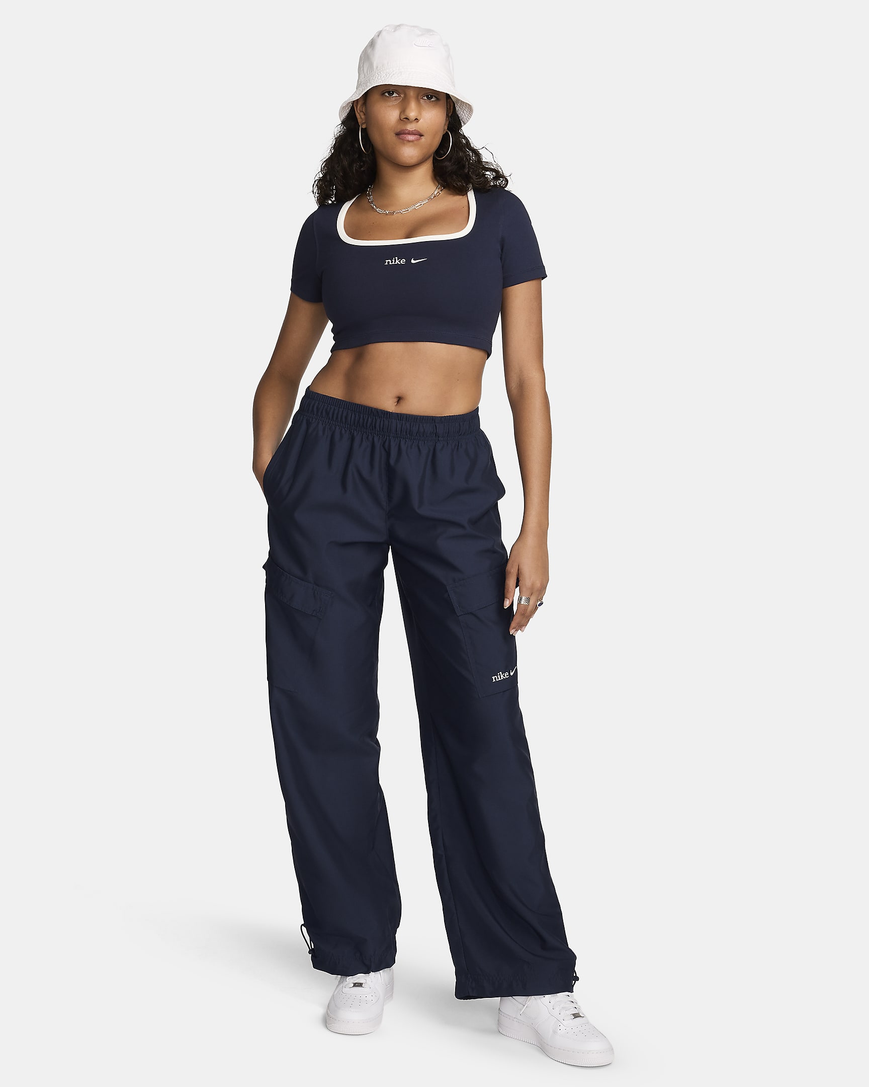 Nike Sportswear Women's Woven Cargo Trousers. Nike AT