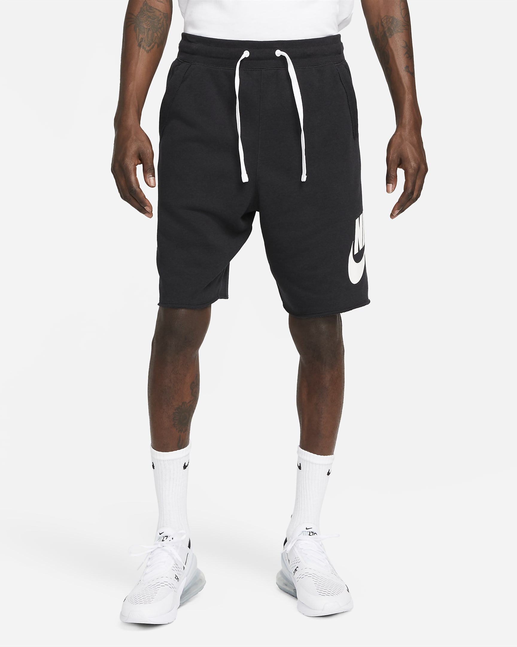 Nike Club Alumni Herrenshorts aus French Terry - Schwarz/Weiß/Weiß