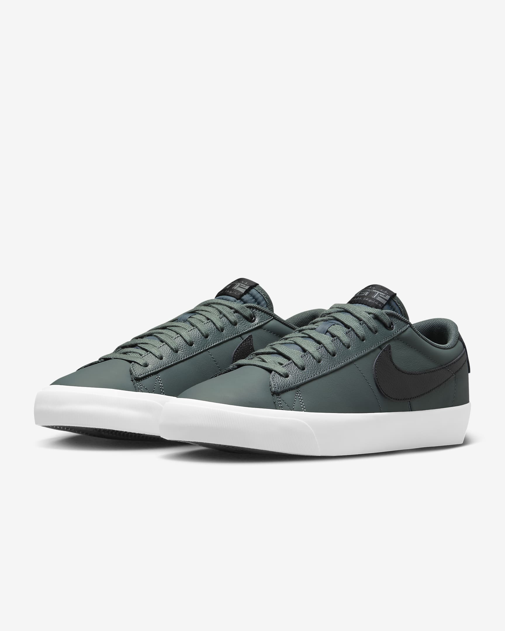 Ανδρικά παπούτσια Nike SB Blazer Low Pro GT - Vintage Green/Vintage Green/Summit White/Μαύρο