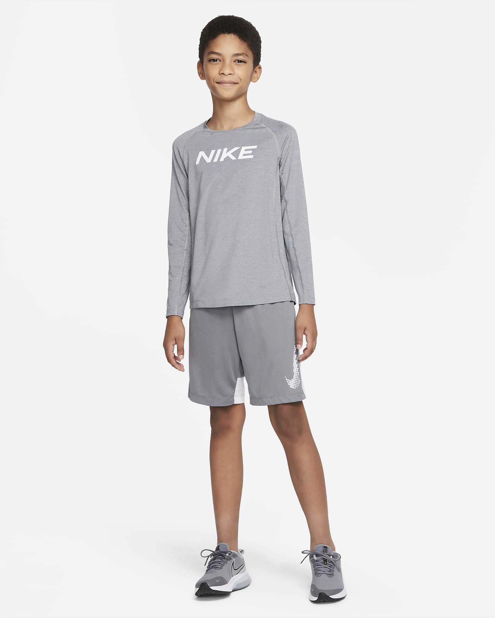 Playera de manga larga para niño talla grande Nike Pro Dri-FIT. Nike.com