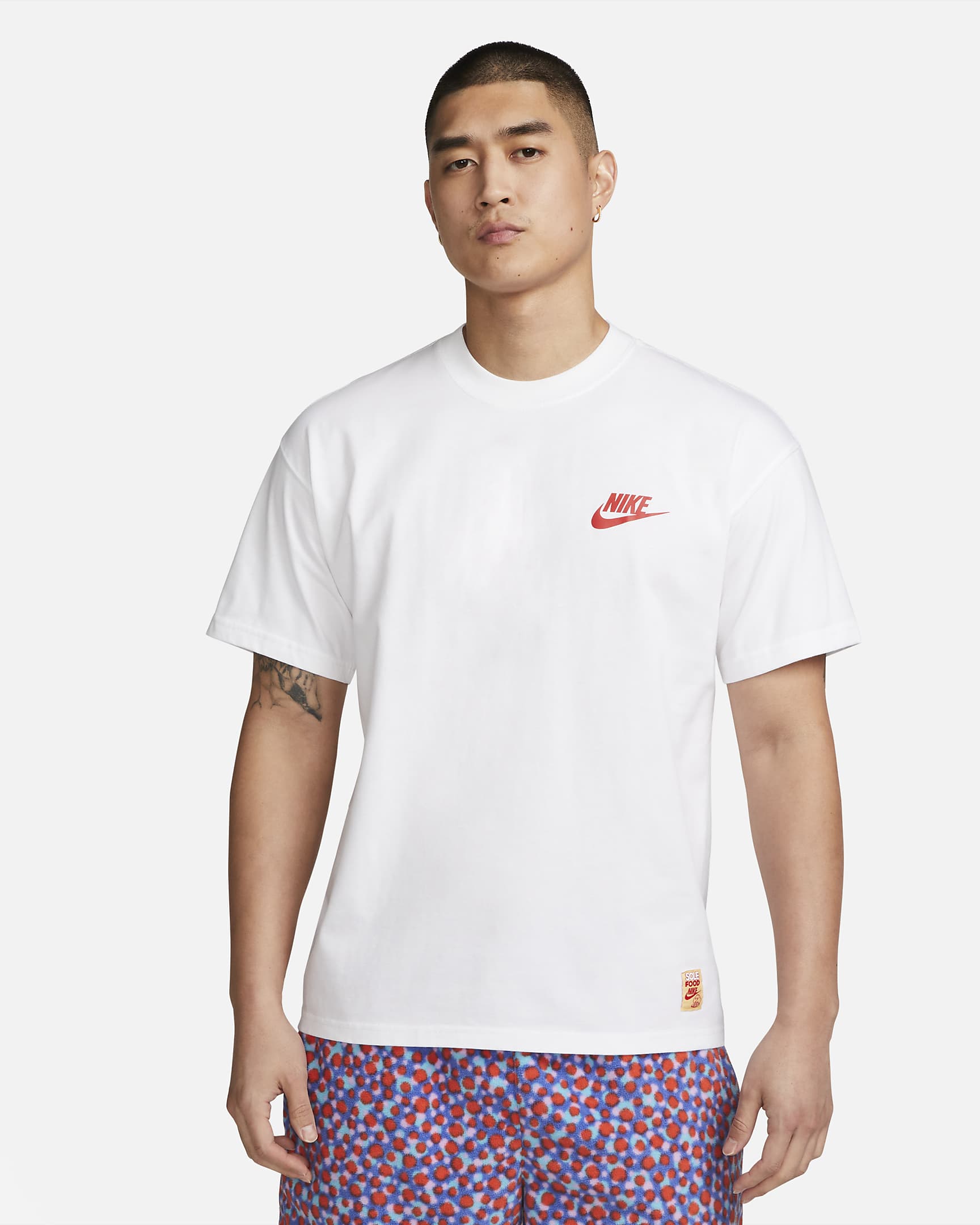 Nike Sportswear 男款 T 恤 - 白色