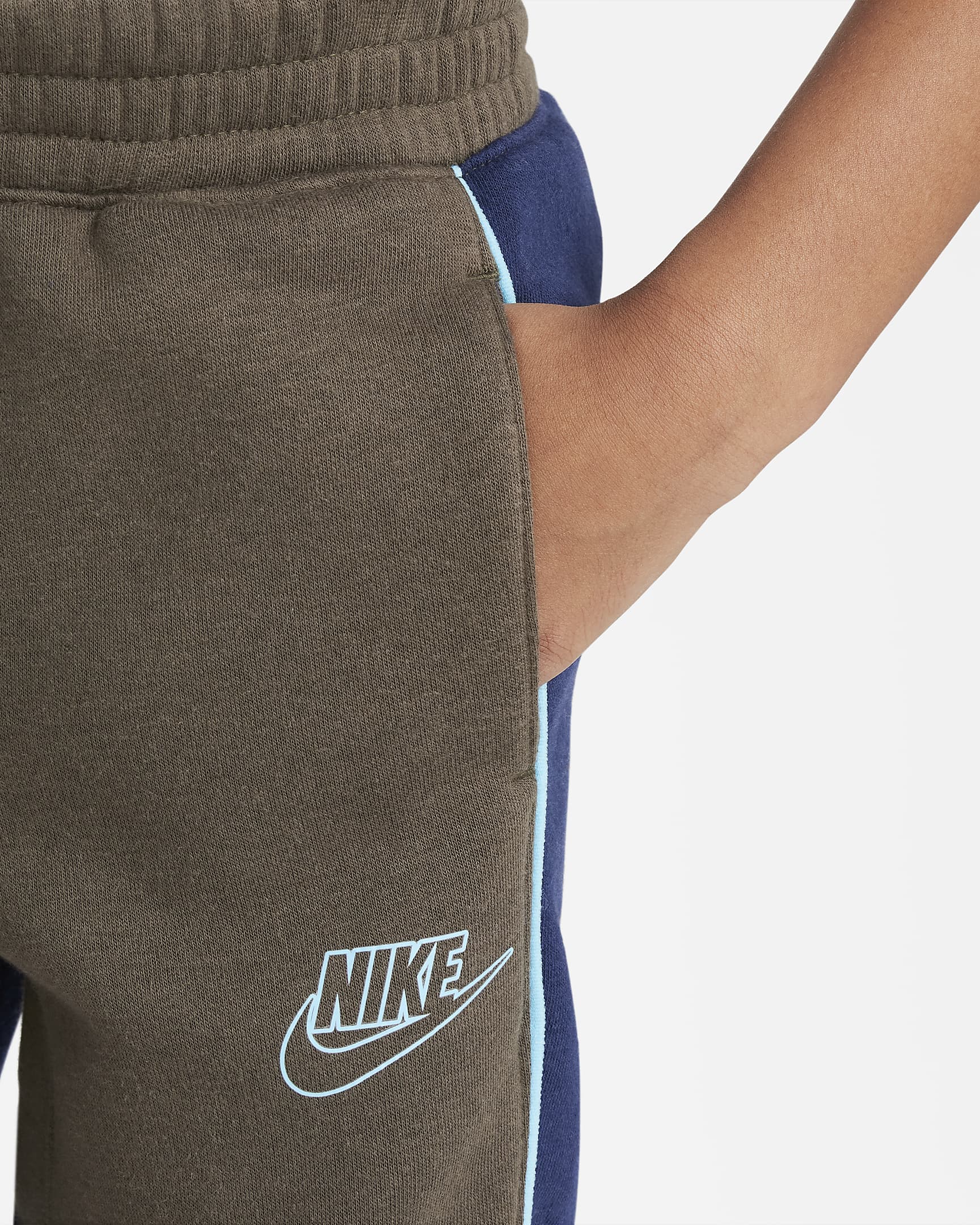 Nike Sportswear Amplify Little Kids' Joggers.