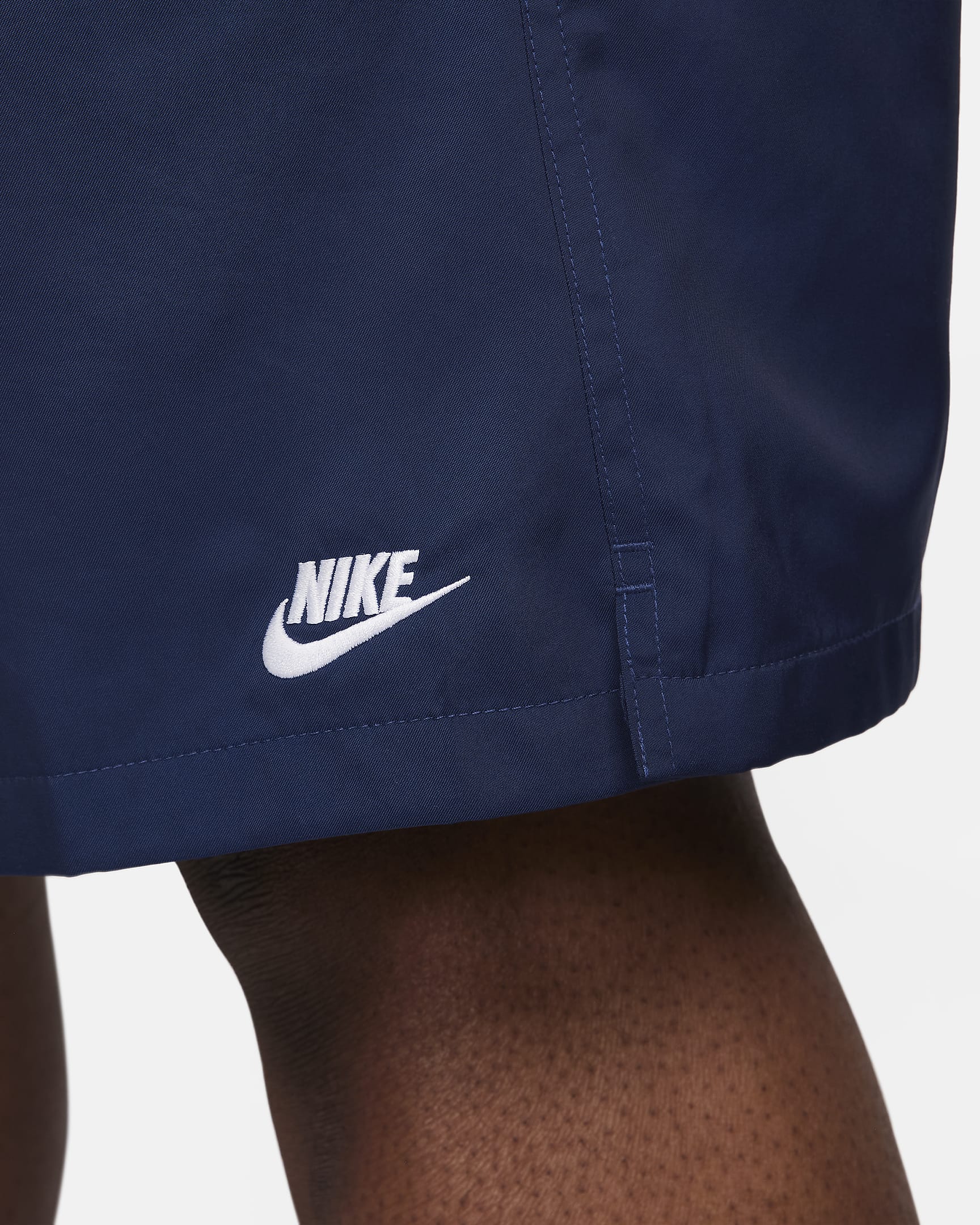 Nike Club Men's Woven Flow Shorts - Midnight Navy/White