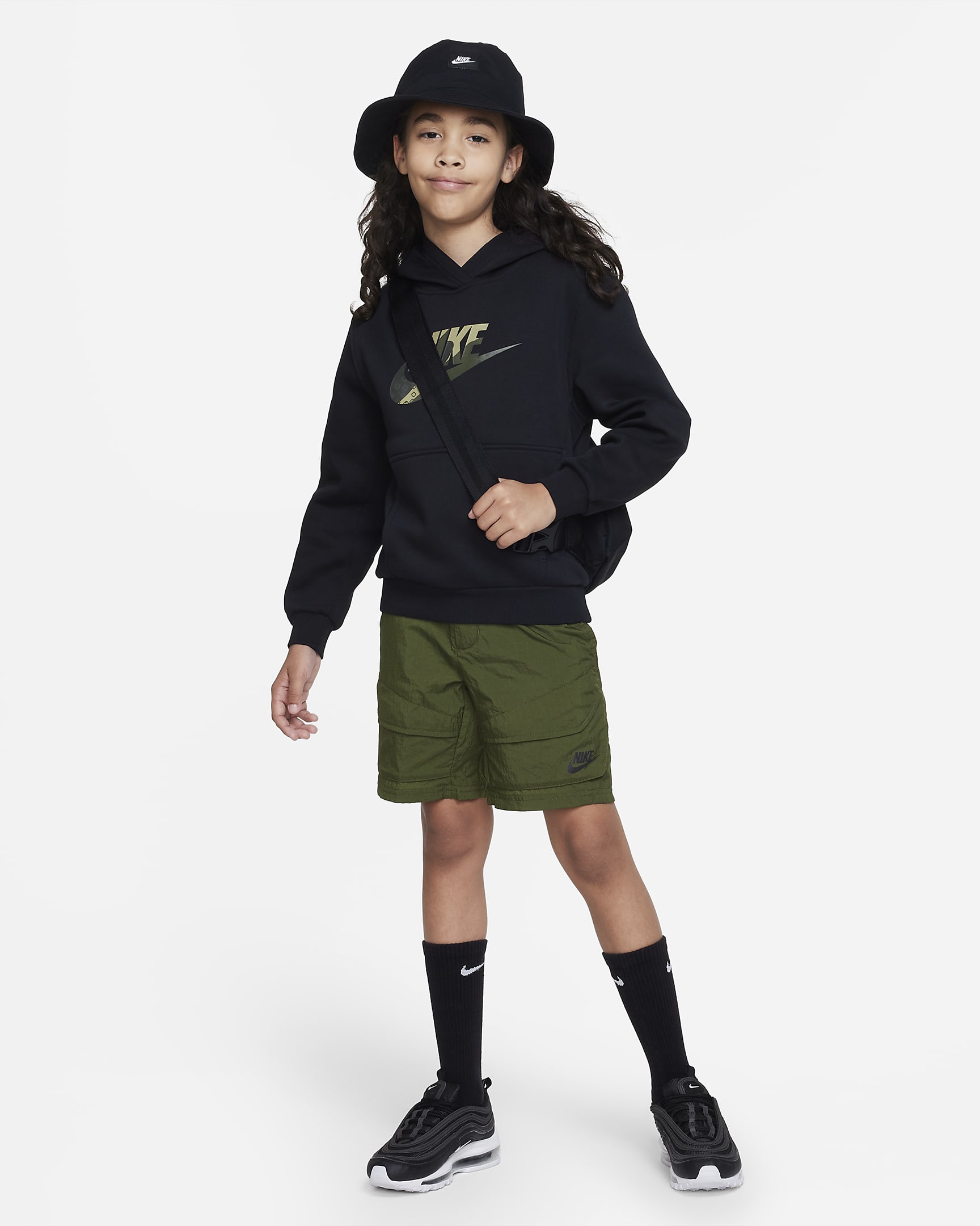 Nike Sportswear Club Fleece Older Kids' Graphic Hoodie. Nike CZ