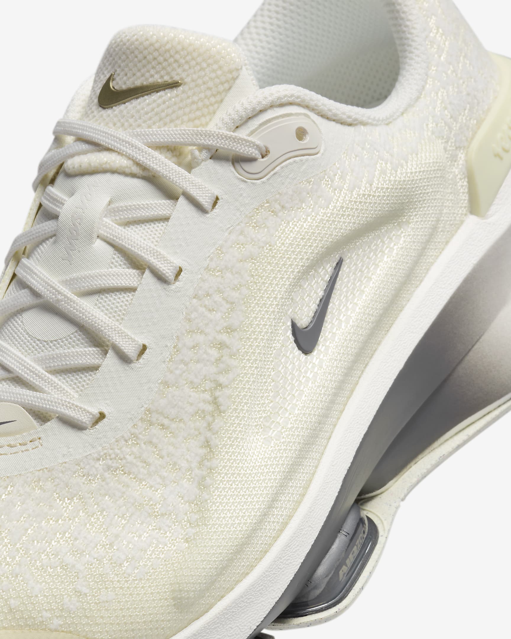 Nike Versair 女款健身訓練鞋 - Coconut Milk/Sail/Gum Light Brown/Iron Grey