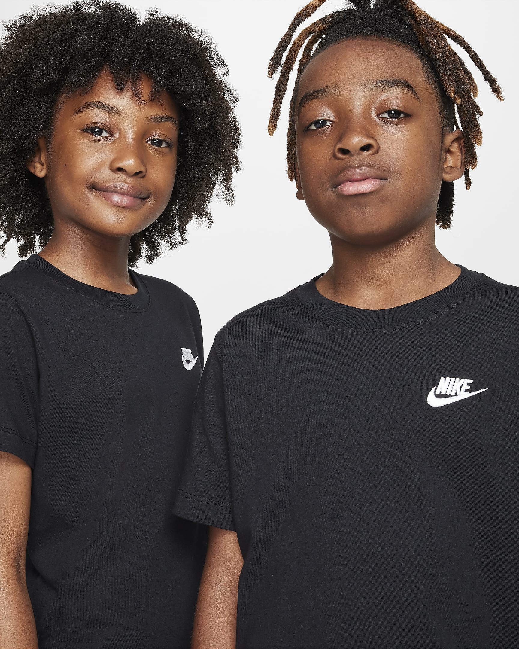 Playera para niños talla grande Nike Sportswear - Negro