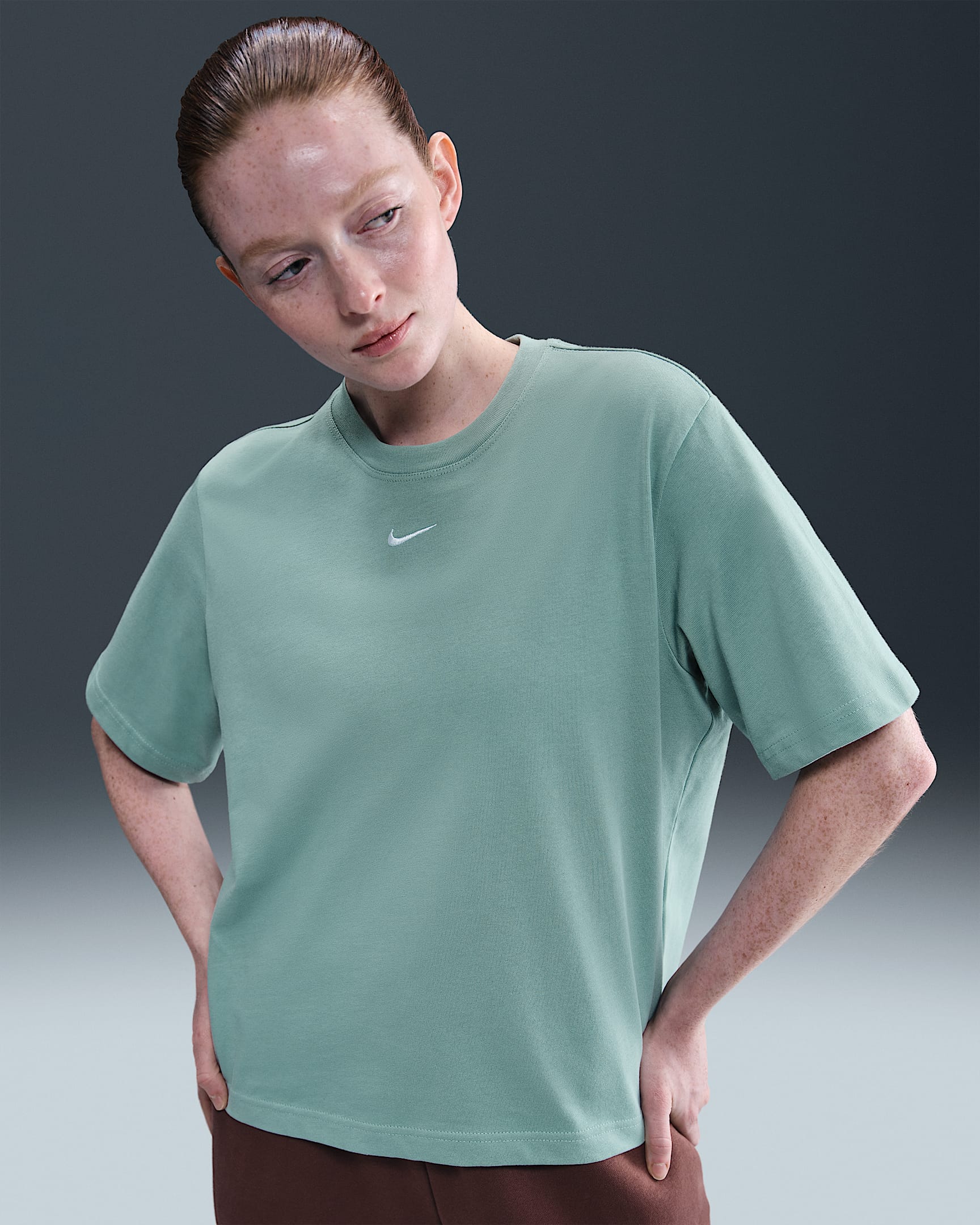 Nike Sportswear Essential Women's Boxy T-Shirt - Cannon