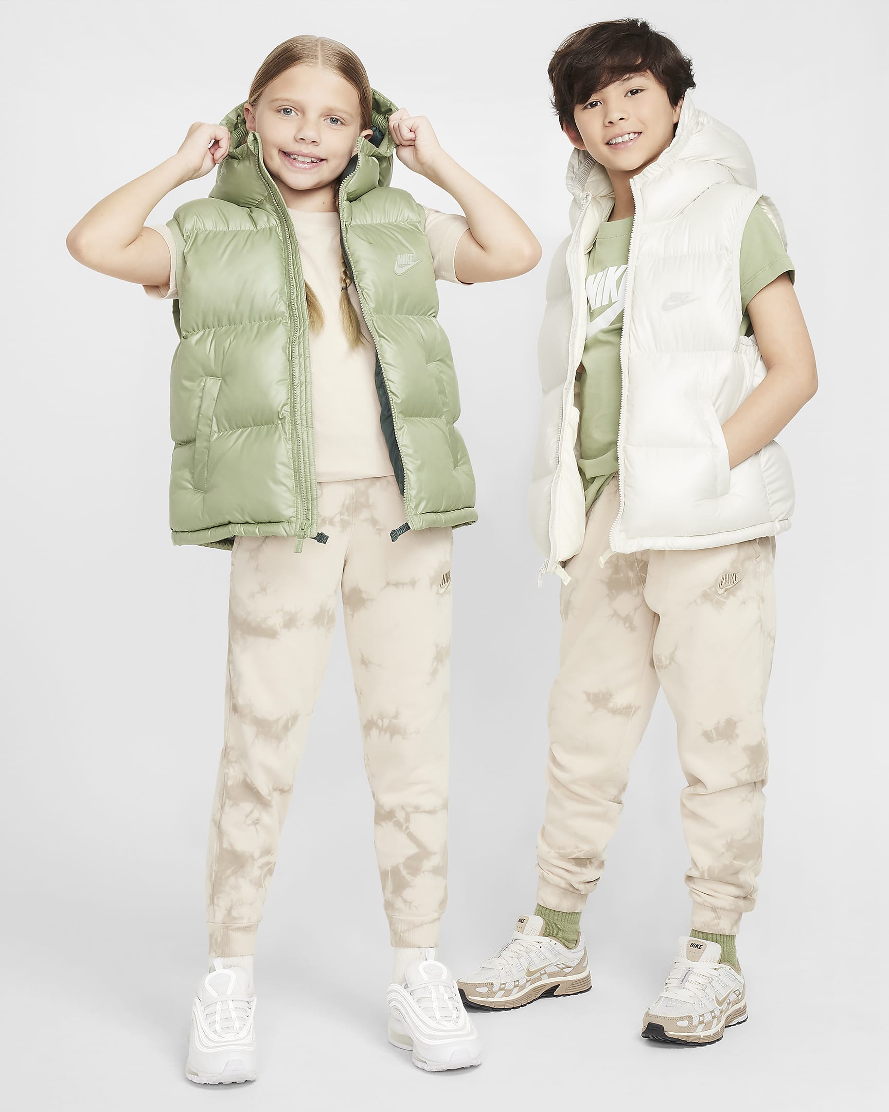 Nike Sportswear Club Fleece Older Kids' Joggers - Sand Drift/Khaki/Khaki