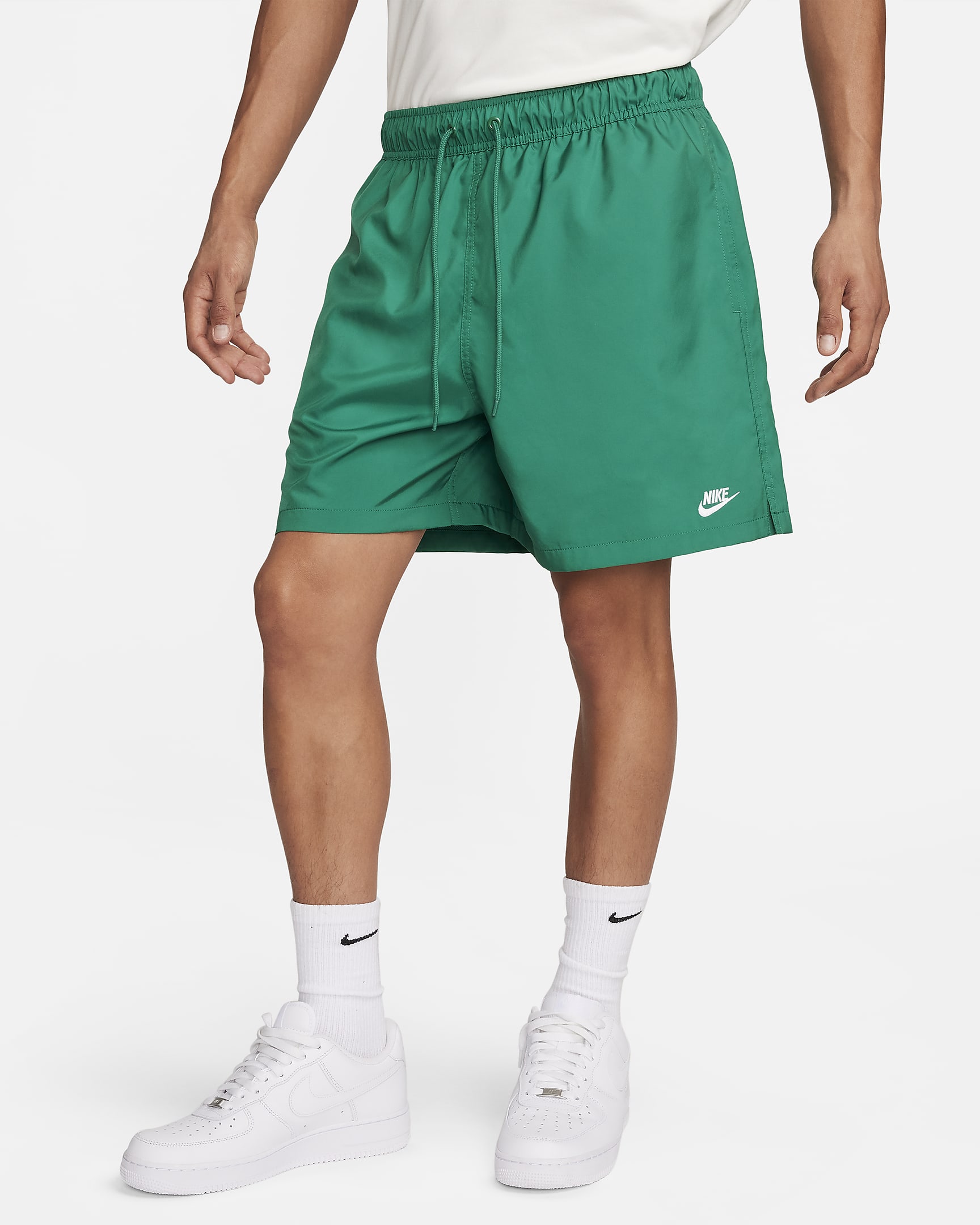 Nike Club Men's Woven Flow Shorts - Malachite/White