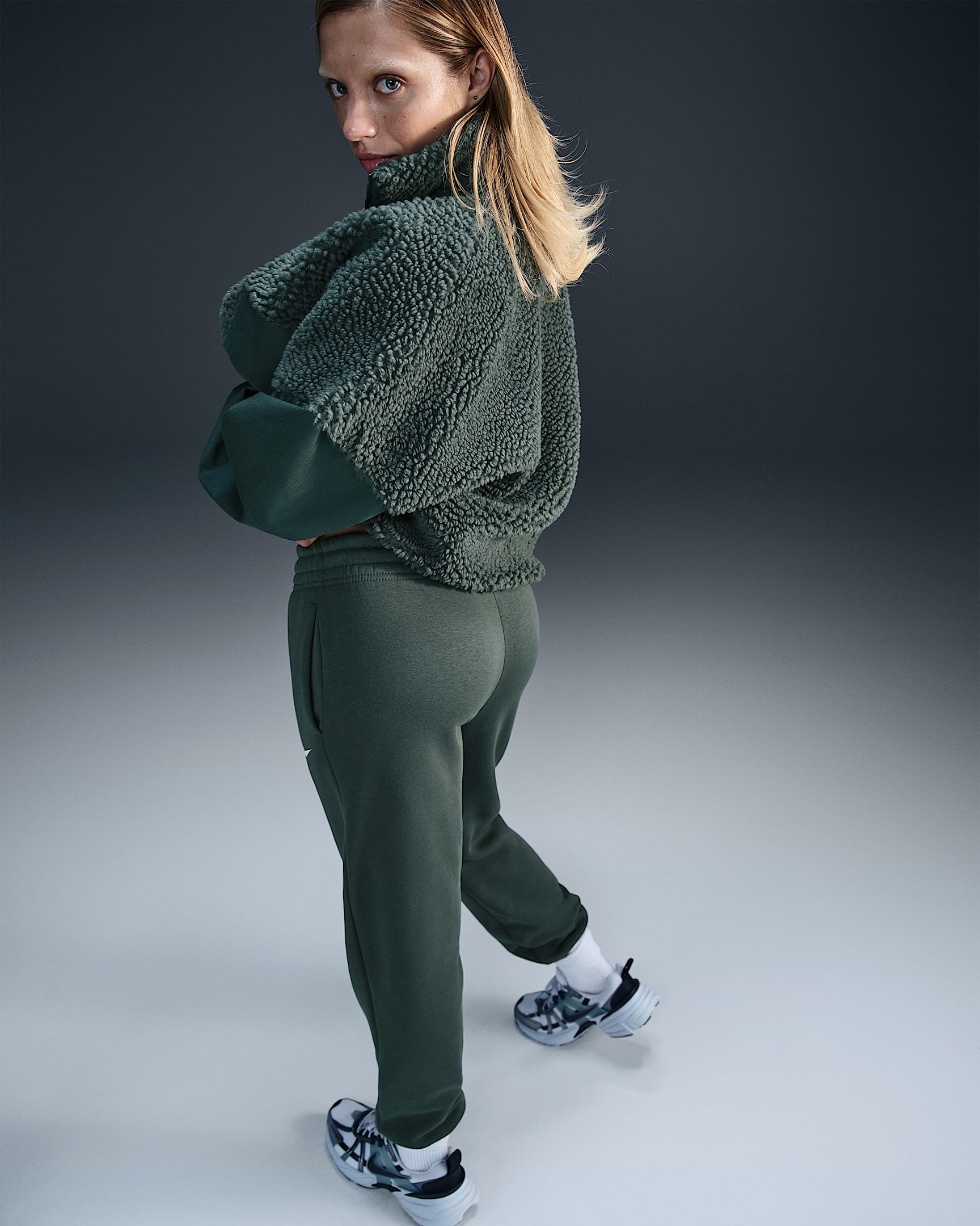 Nike Sportswear Phoenix Fleece Women's Mid-Rise Tracksuit Bottoms - Vintage Green/Sail