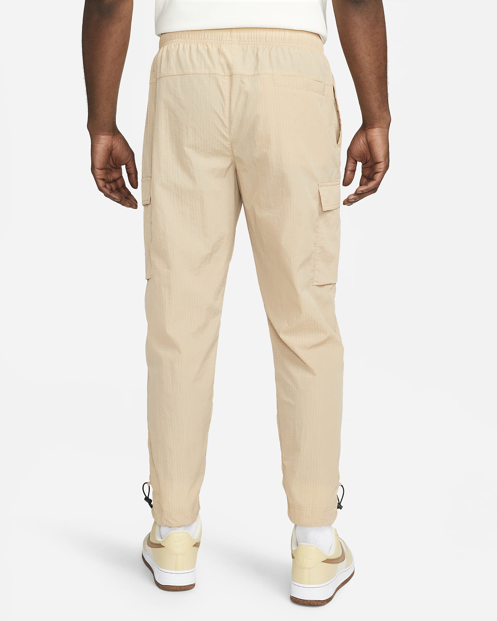 Nike Sportswear Repeat Men's Lightweight Woven Trousers. Nike CA