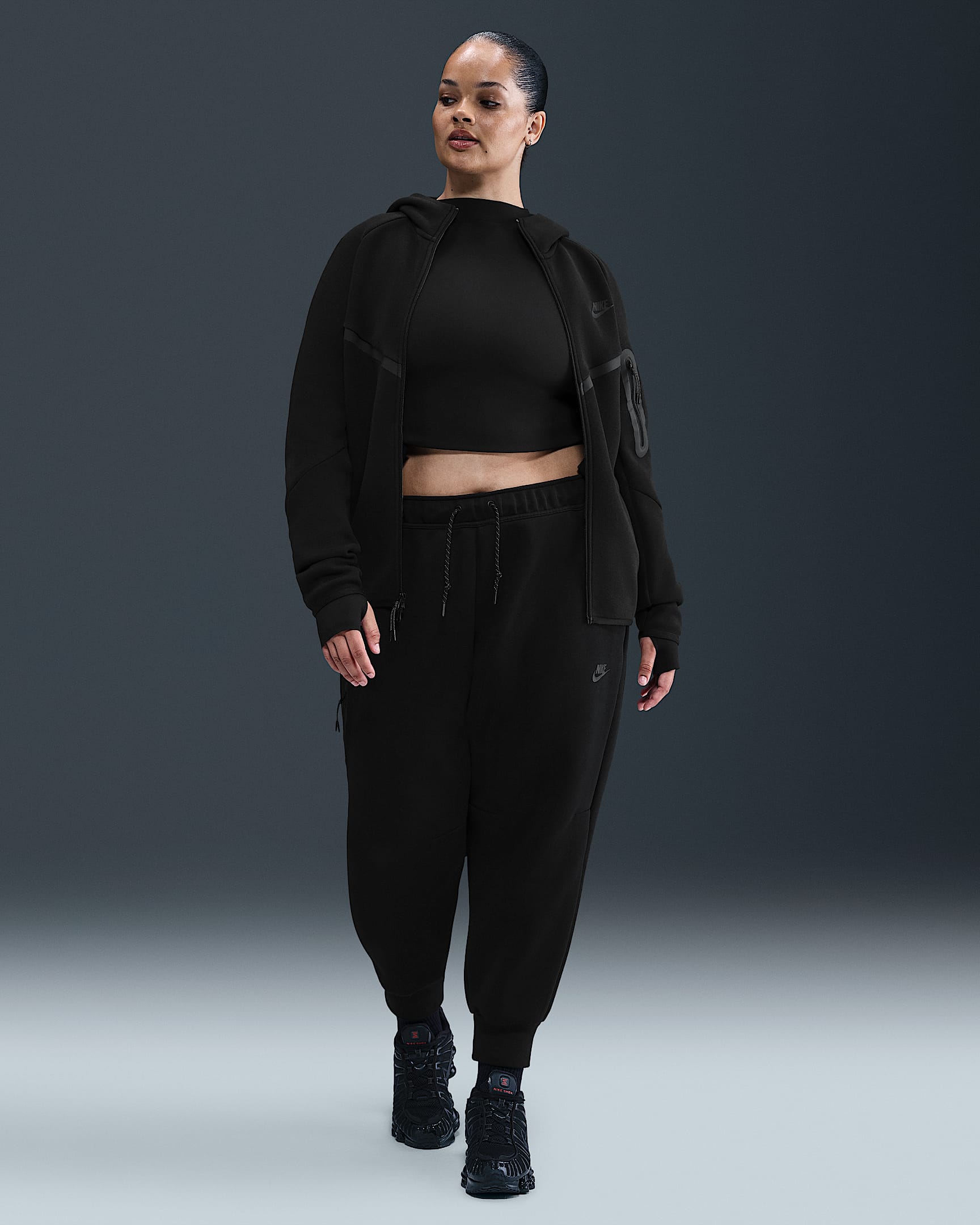 Nike Sportswear Tech Fleece joggingbroek met halfhoge taille voor dames (Plus Size) - Zwart/Zwart