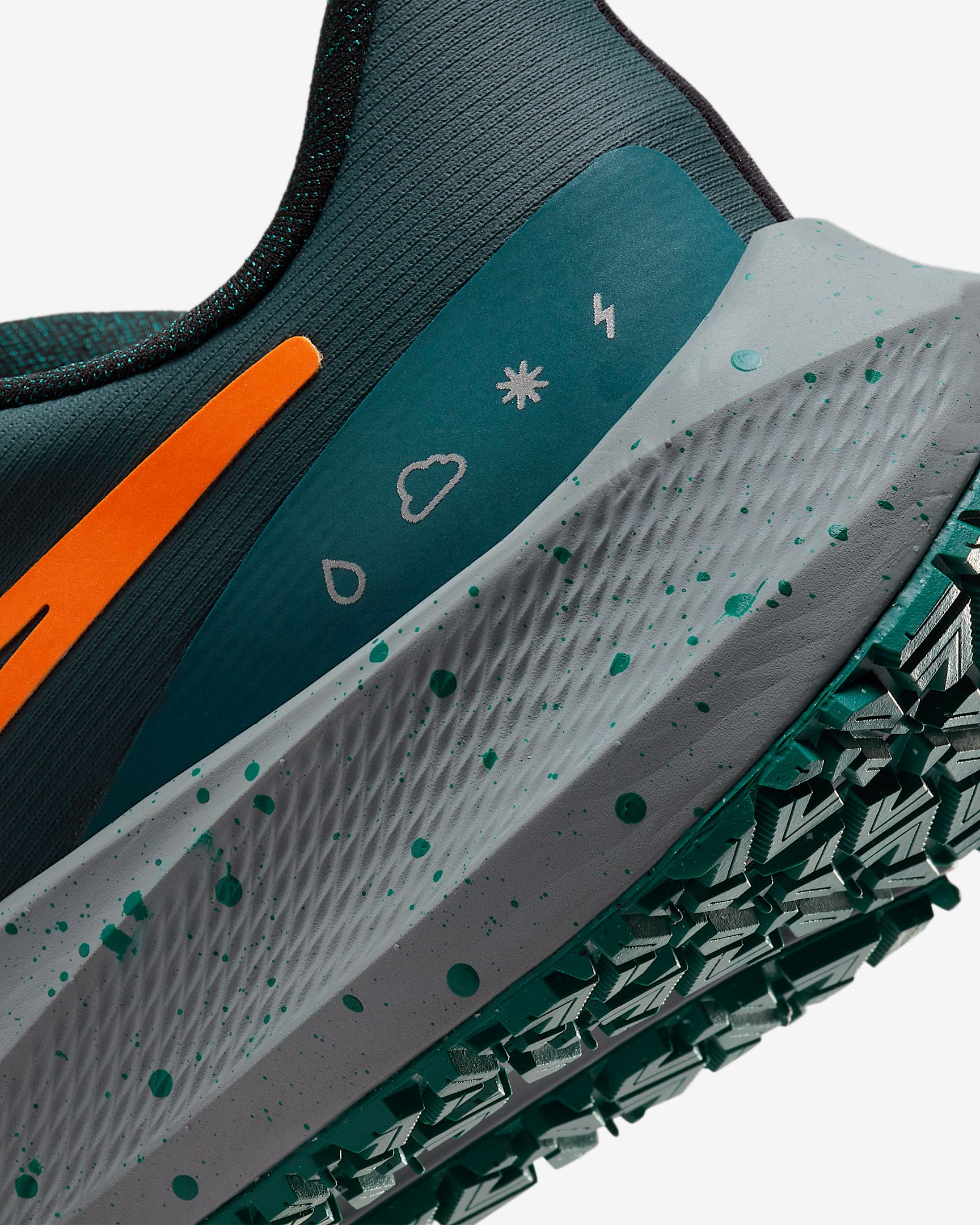 Nike Pegasus 39 Shield Men's Weatherised Road Running Shoes. Nike AT