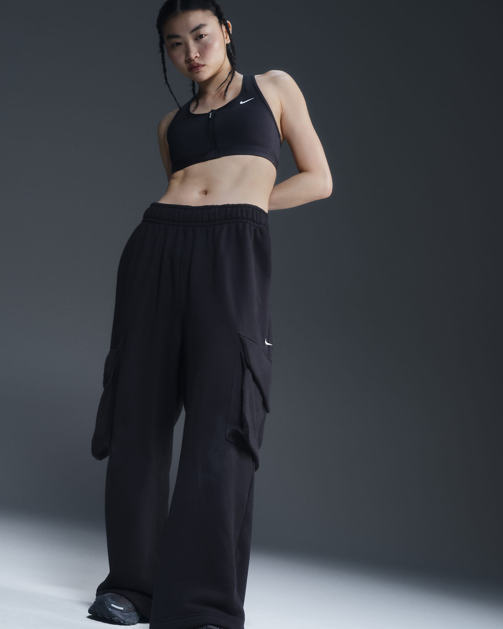 Pants de French Terry de tiro bajo oversized con dobladillo abierto para mujer Nike Sportswear - Negro/Vela