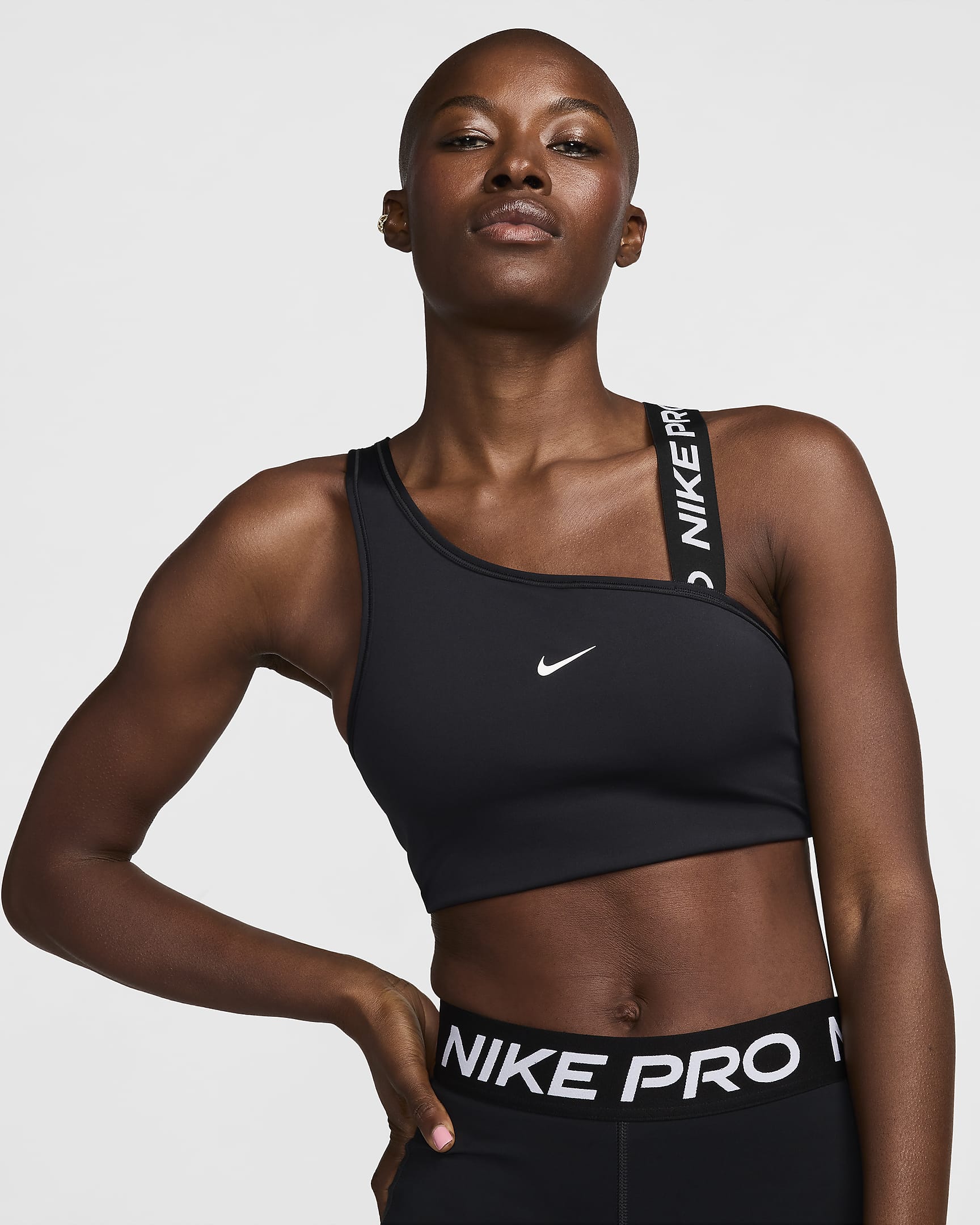 Nike Classic Swoosh Futura Sujetador deportivo de sujeción media con almohadilla - Mujer - Negro/Negro/Blanco/Blanco