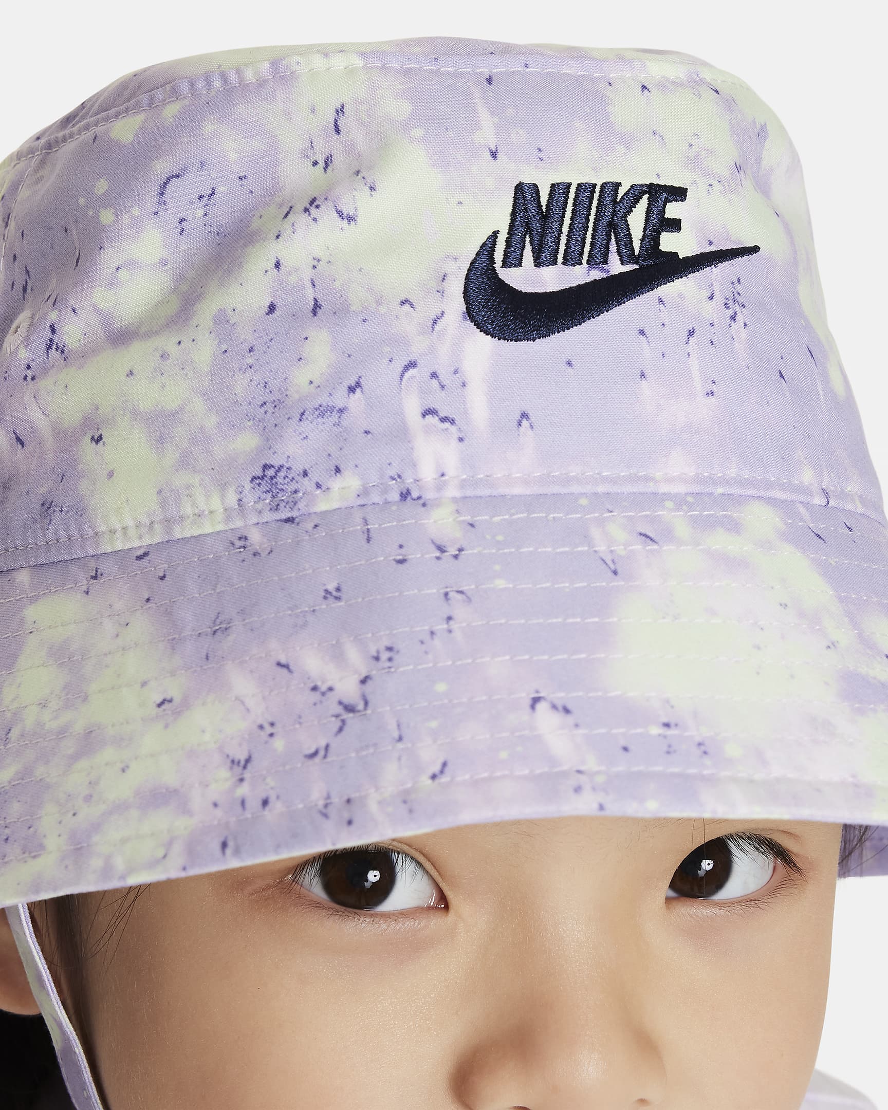 Gorro tipo pescador infantil Nike Futura UPF 40+ - Morado claro