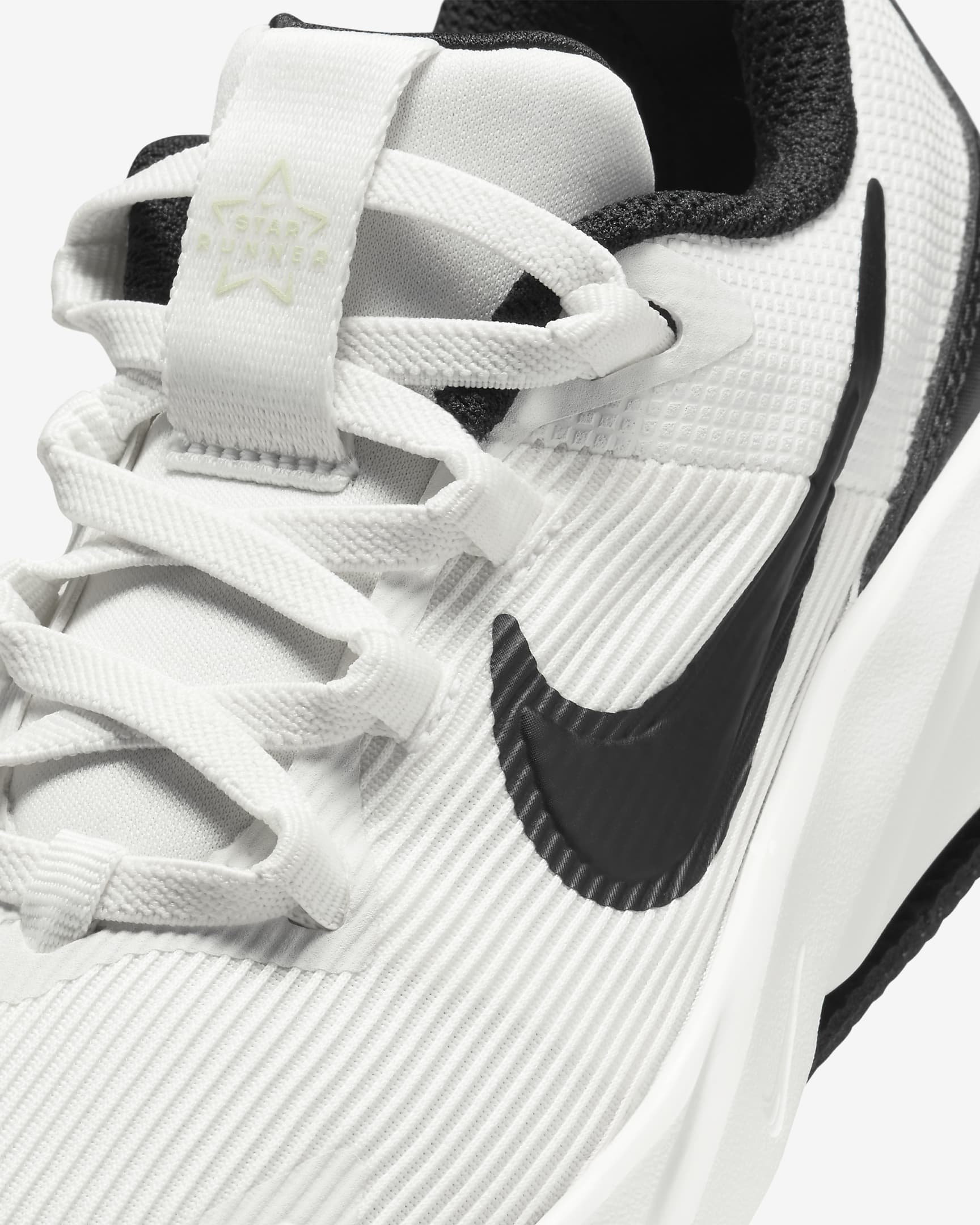 Buty dla małych dzieci Nike Star Runner 4 - Summit White/Barely Volt/Biel/Czerń