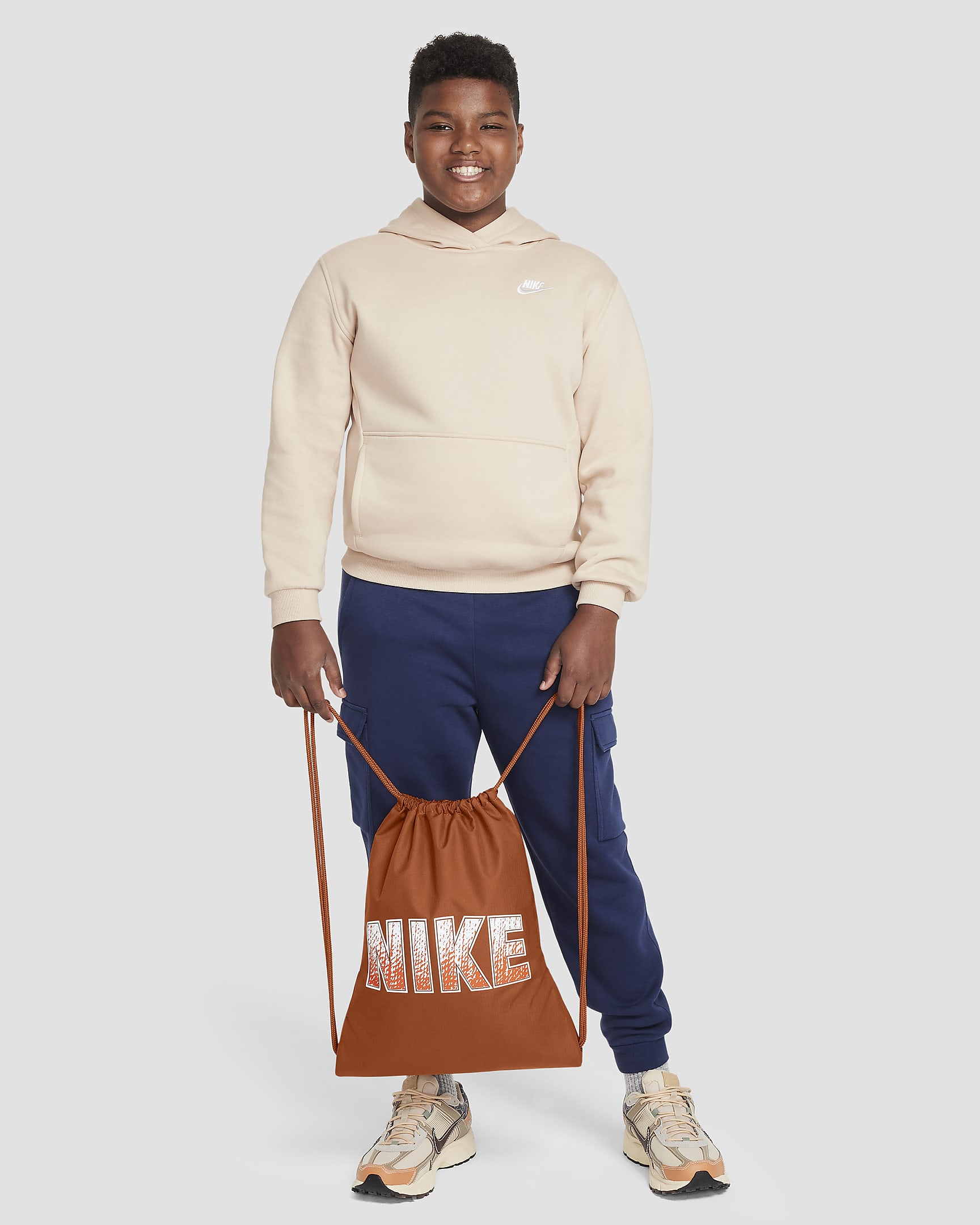 Nike-taske med snoretræk til børn (12L) - Dark Russet/Dark Russet/Cosmic Clay