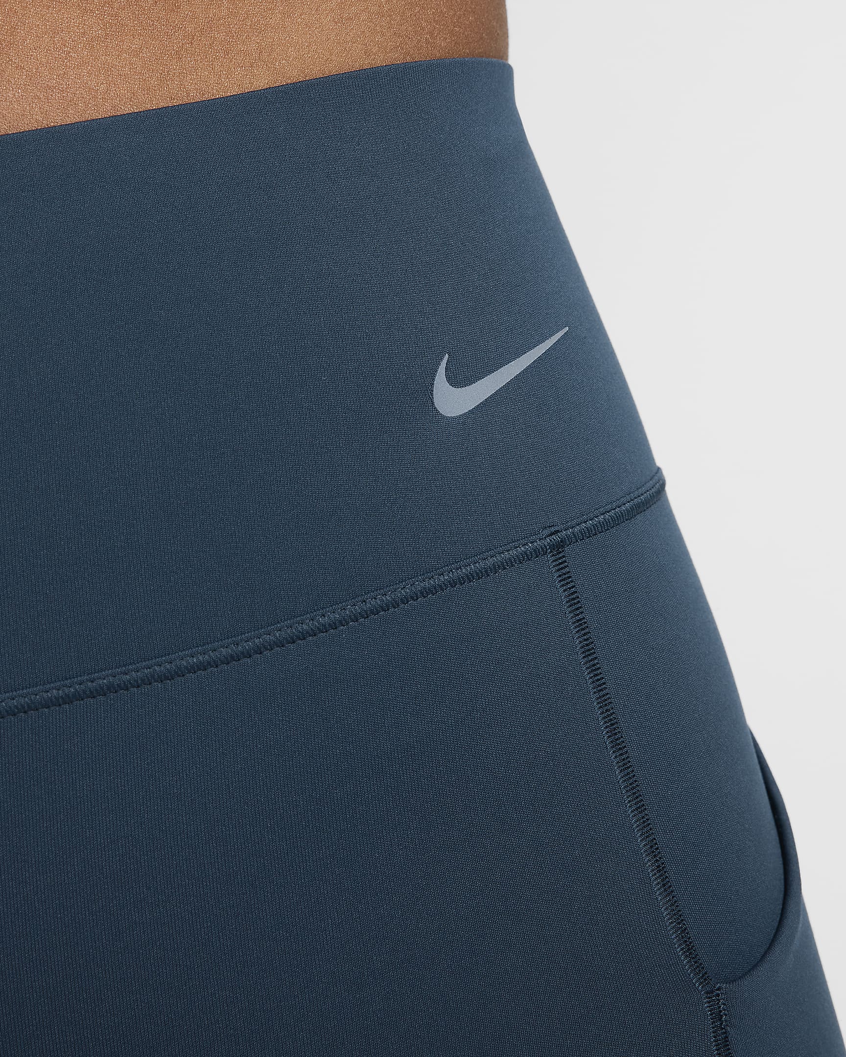 Dámské 7/8 legíny Nike Universa se středně vysokým pasem, střední oporou a kapsami - Armory Navy/Černá